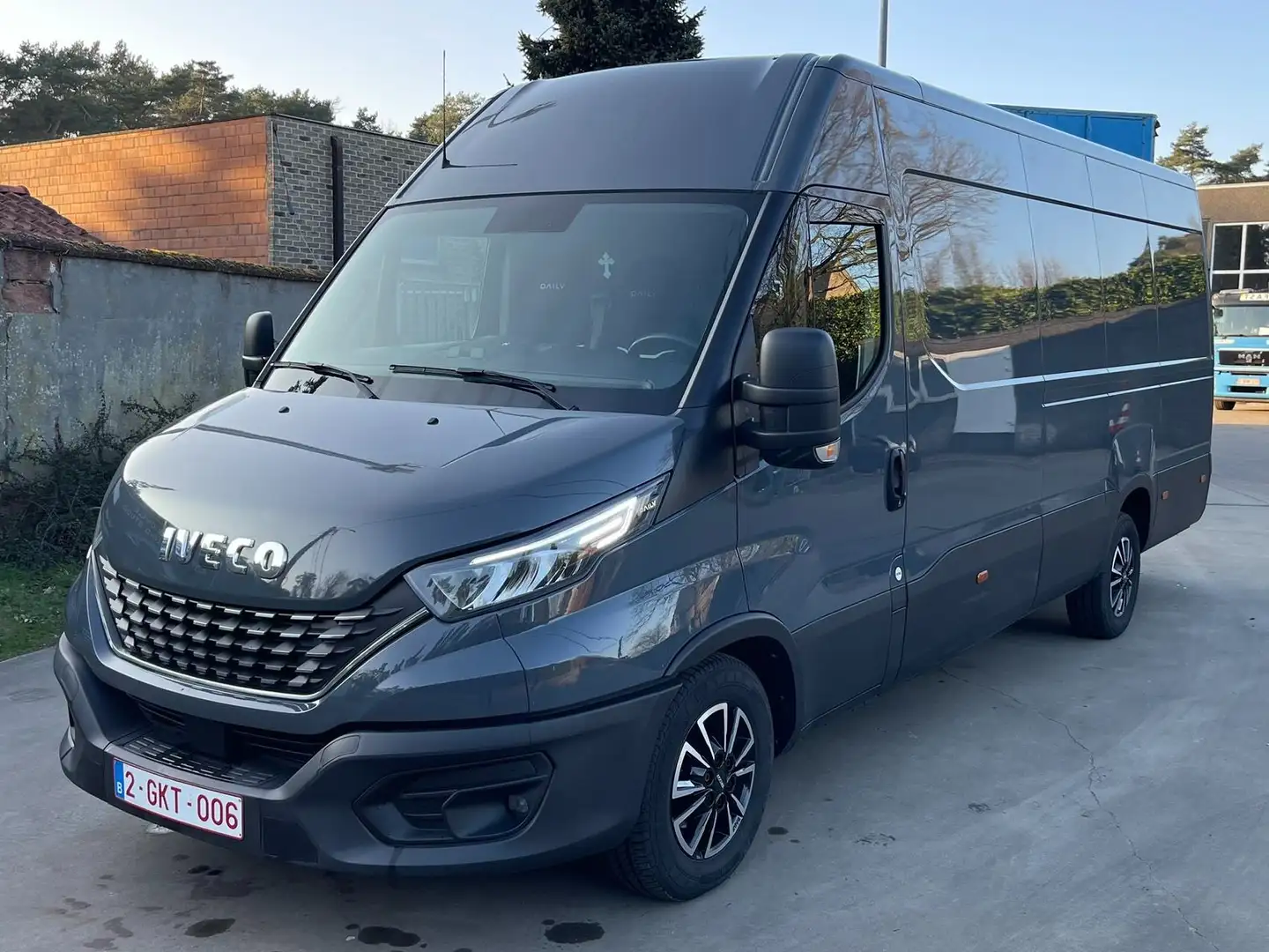 Iveco Daily 35S18 HI-MATIC 3.0 180HP Gris - 2