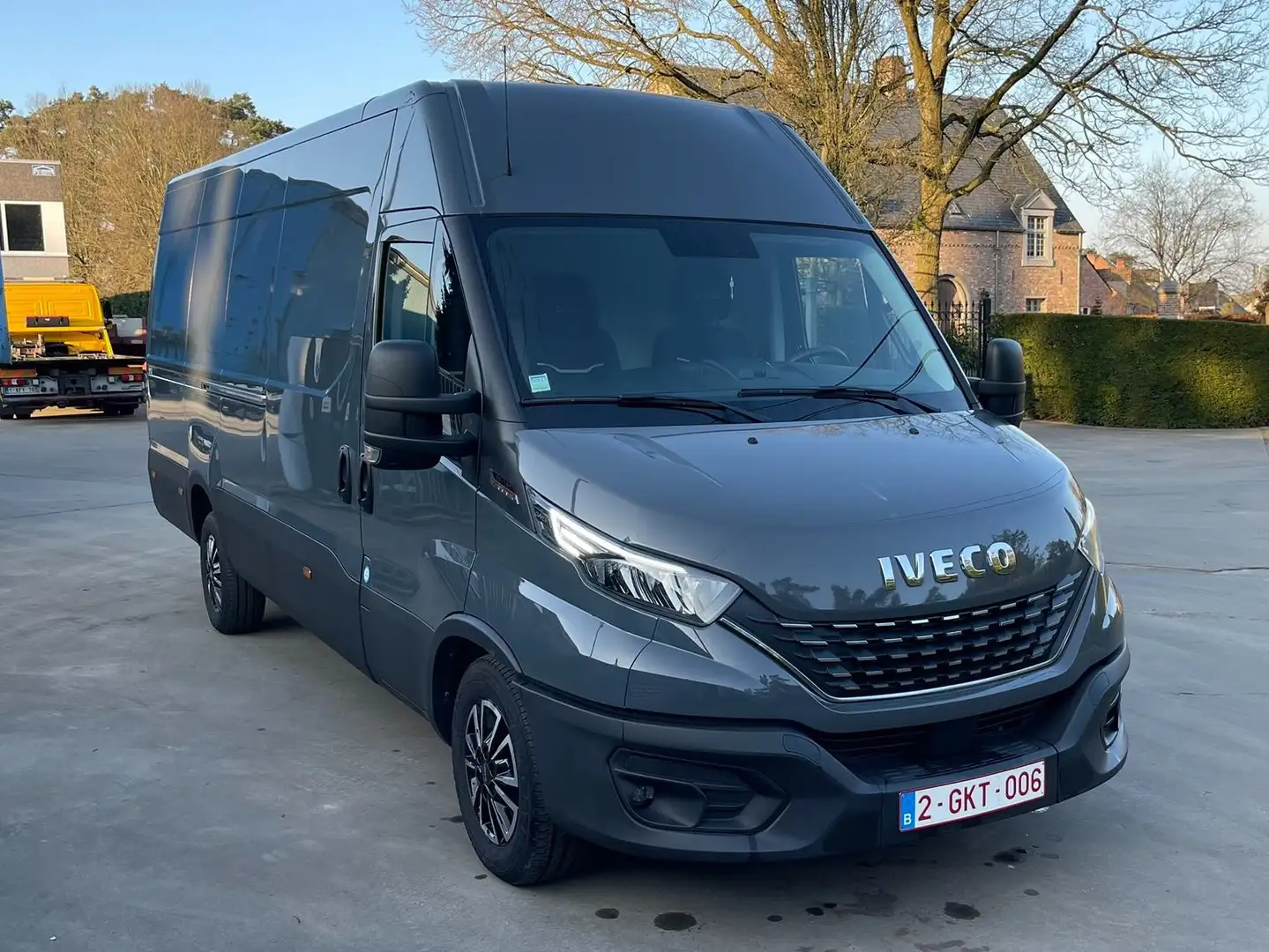 Iveco Daily 35S18 HI-MATIC 3.0 180HP Gris - 1