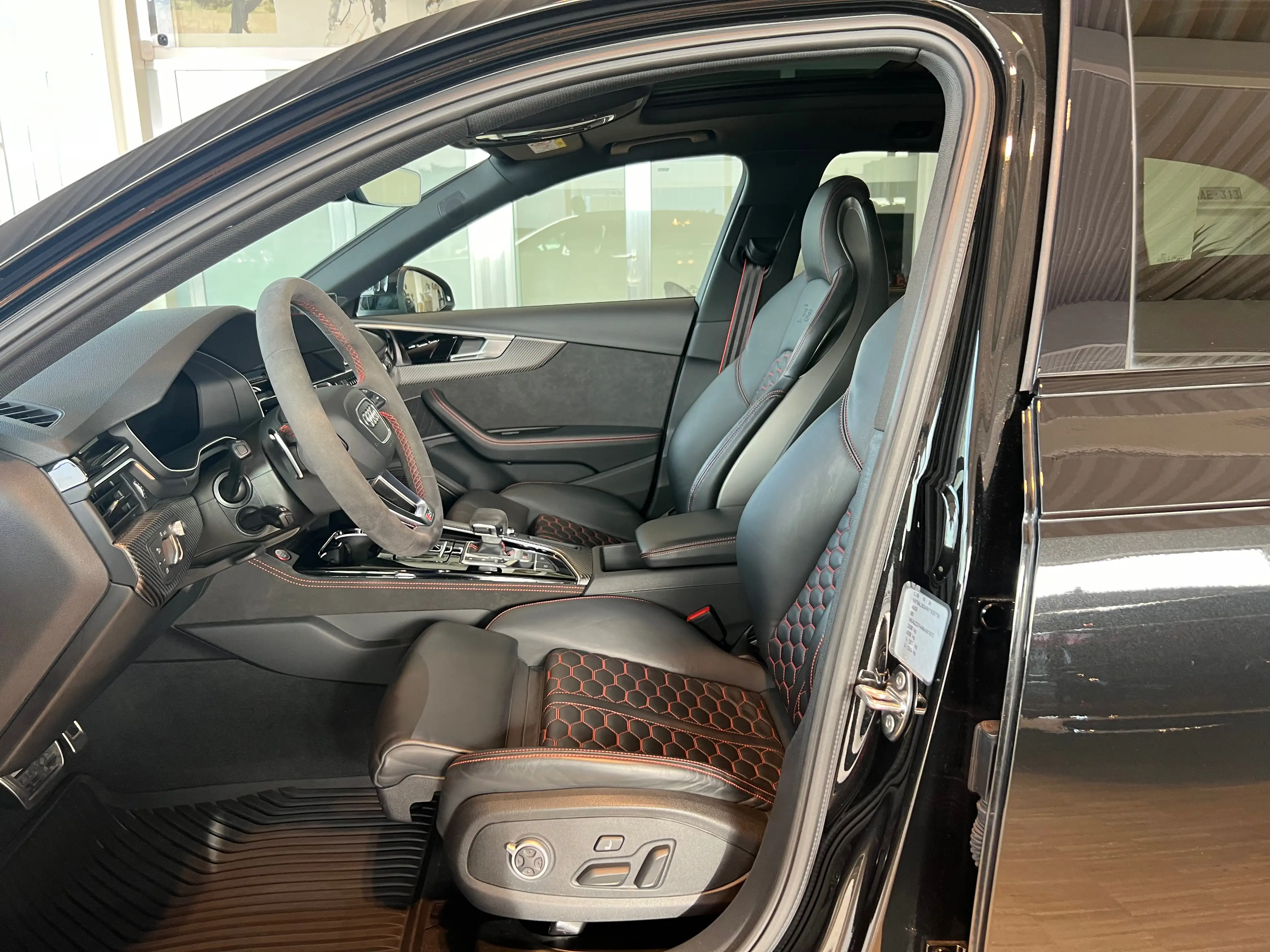 Audi RS4 Avant Mega FULL - Pano - RS design Red - Matrix — photo 9