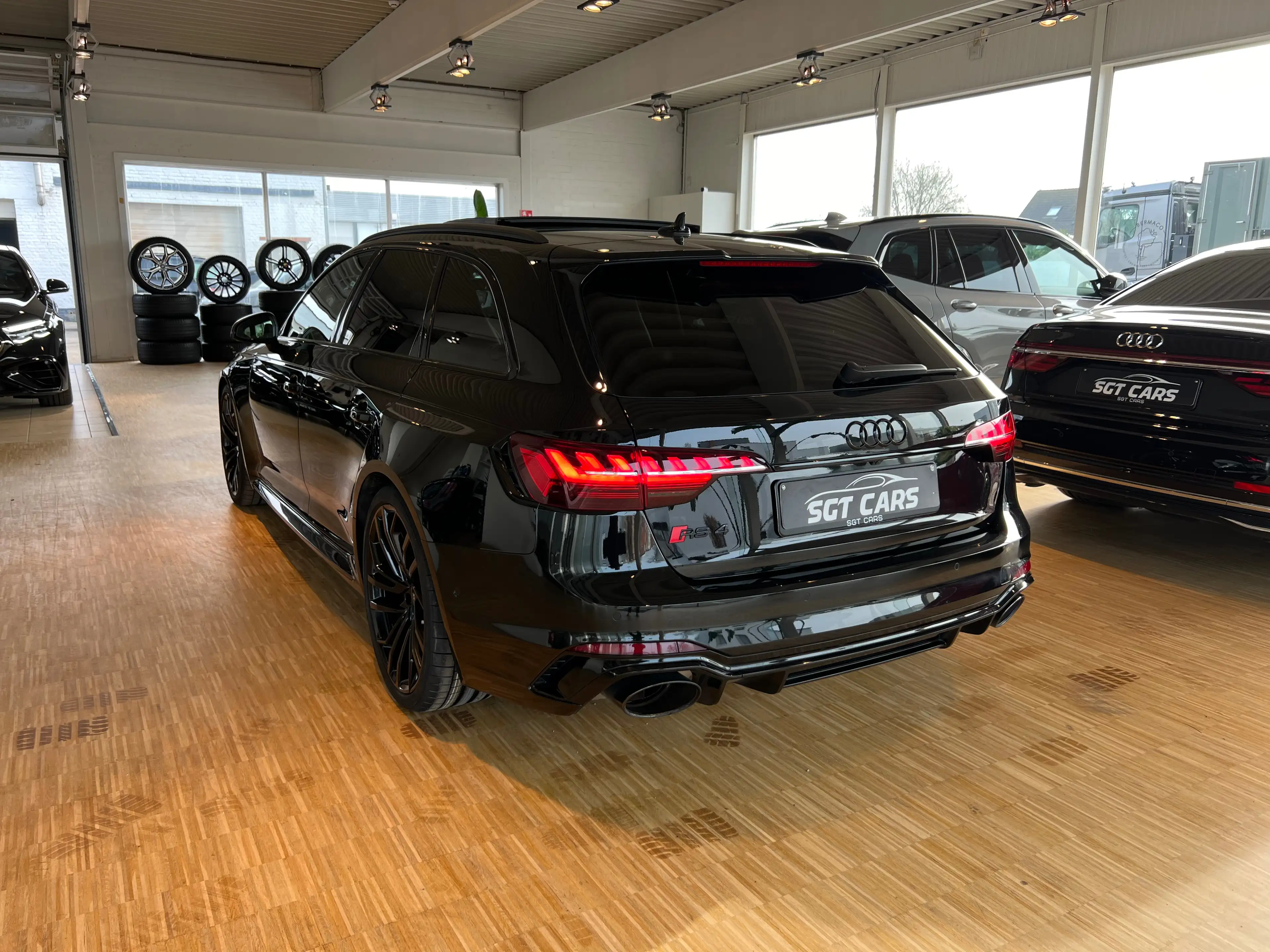 Audi RS4 Avant Mega FULL - Pano - RS design Red - Matrix — photo 3