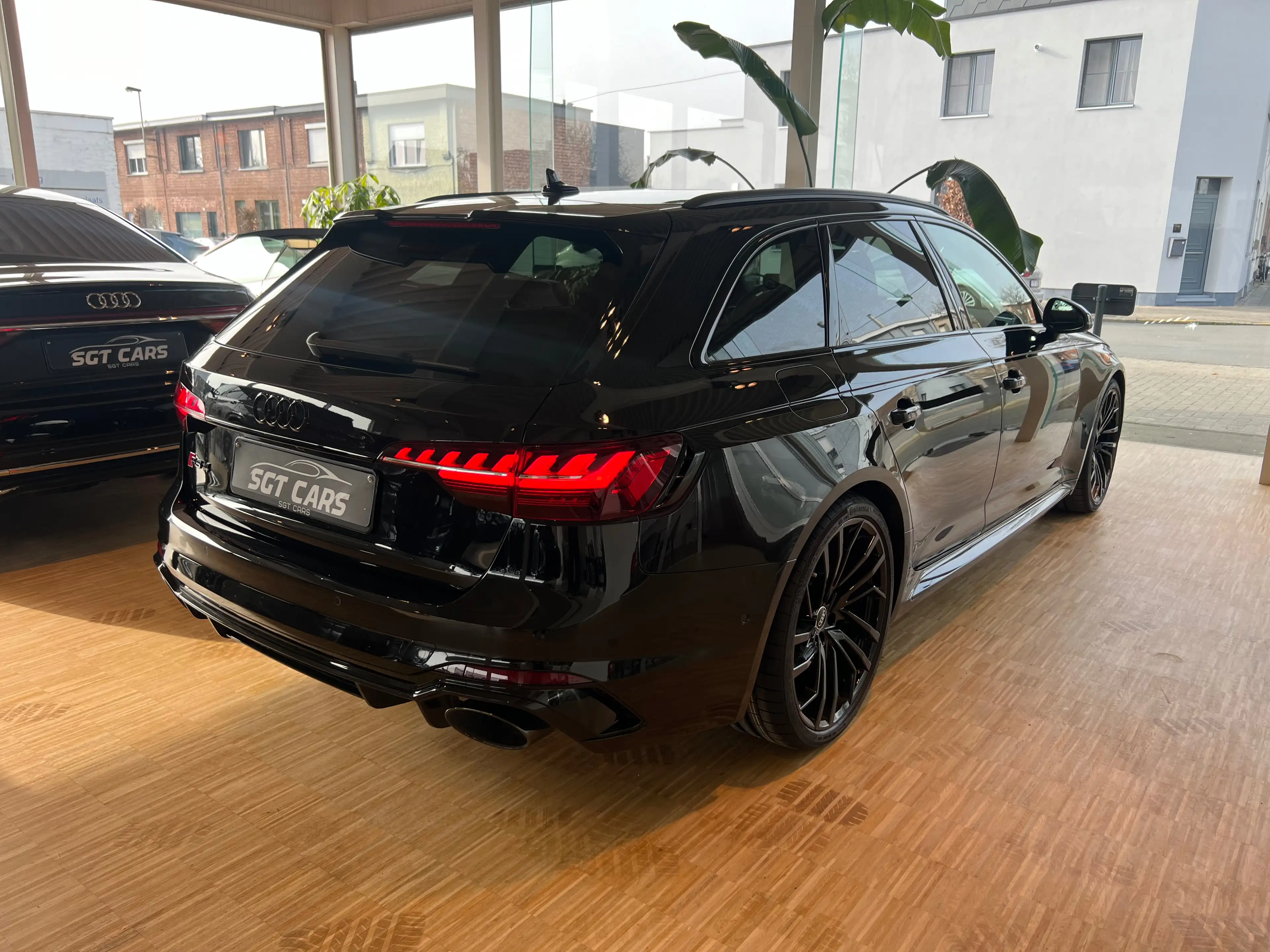 Audi RS4 Avant Mega FULL - Pano - RS design Red - Matrix — photo 4