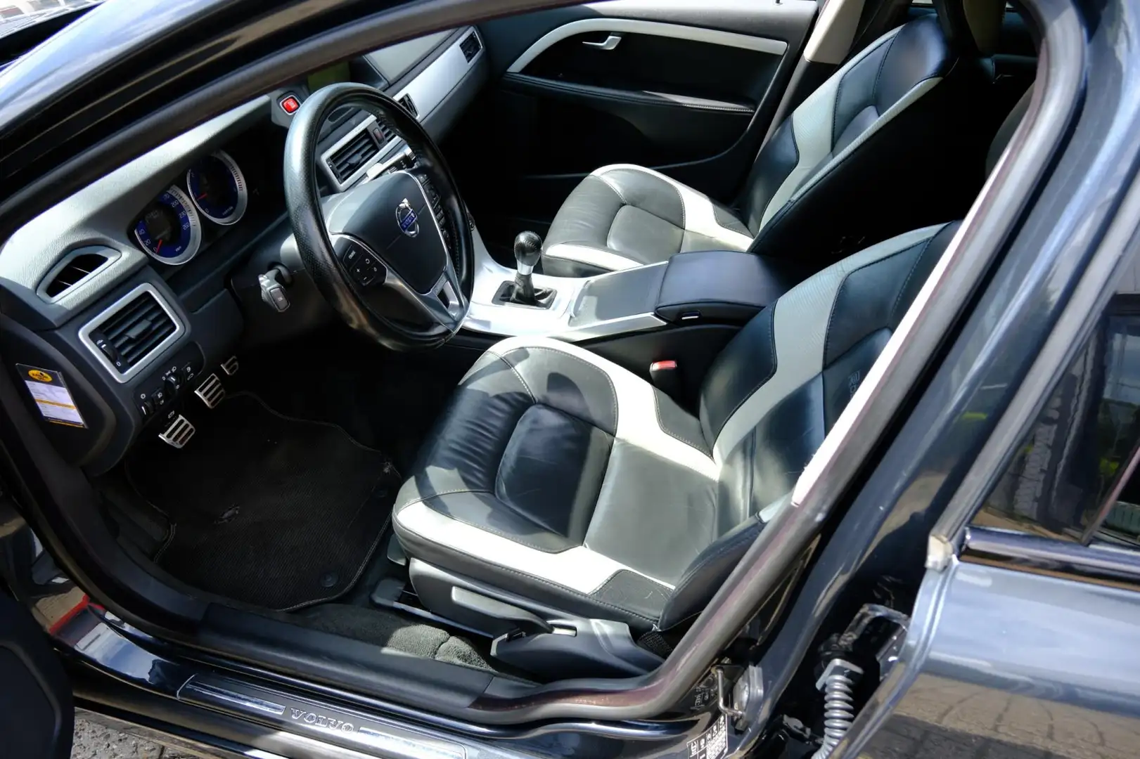 Volvo V70 2.0 D4 163pk R-Edition Xenon|Leder|Navi |Clima|LMV Grijs - 2