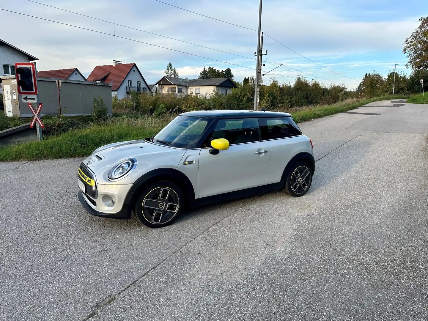 MINI Cooper SE MINI Cooper SE 28,9kWh Aut. Cooper SE Silber - 2