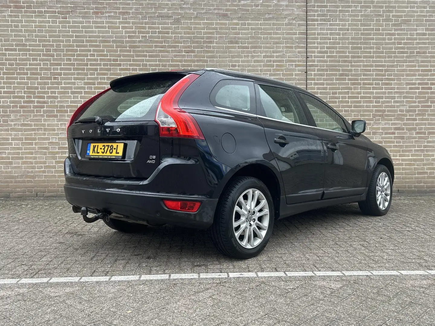 Volvo XC60 2.4 D5 AWD Summum | Leder | Climate | Cruise | PDC Zwart - 2