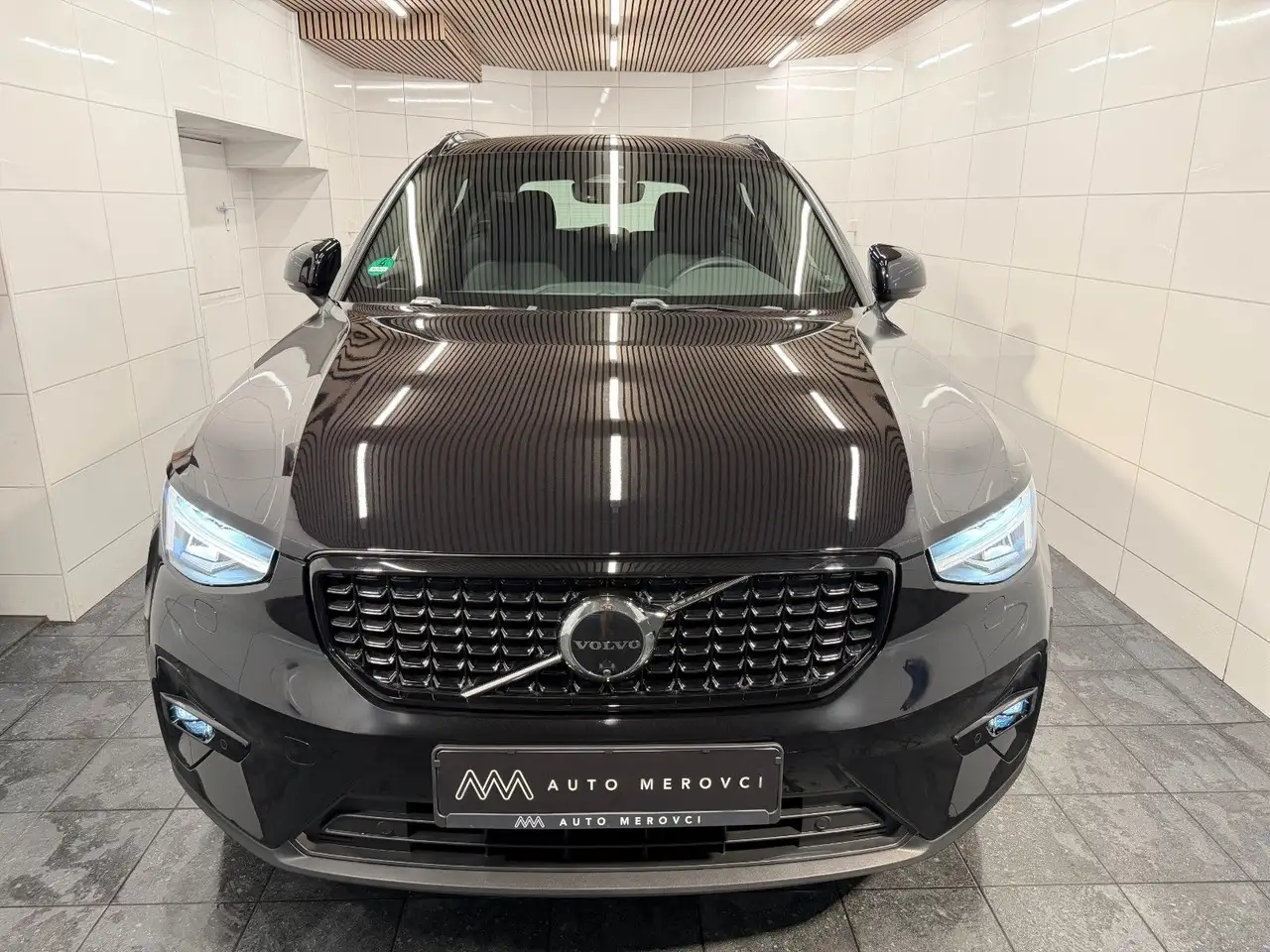 Volvo XC40 Plus Dark 2.0 Geartronic/Assist Pilot/360°, миниатюра 2