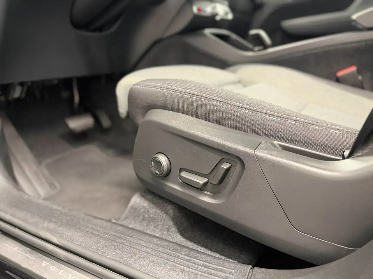 Volvo XC40 Plus Dark 2.0 Geartronic/Assist Pilot/360°, миниатюра 21