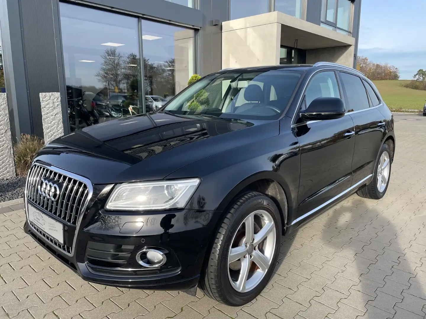 Audi Q5 2.0 TDI quattro S tronic/Pano/AHK/Navi/SHZ/Xenon Schwarz - 1