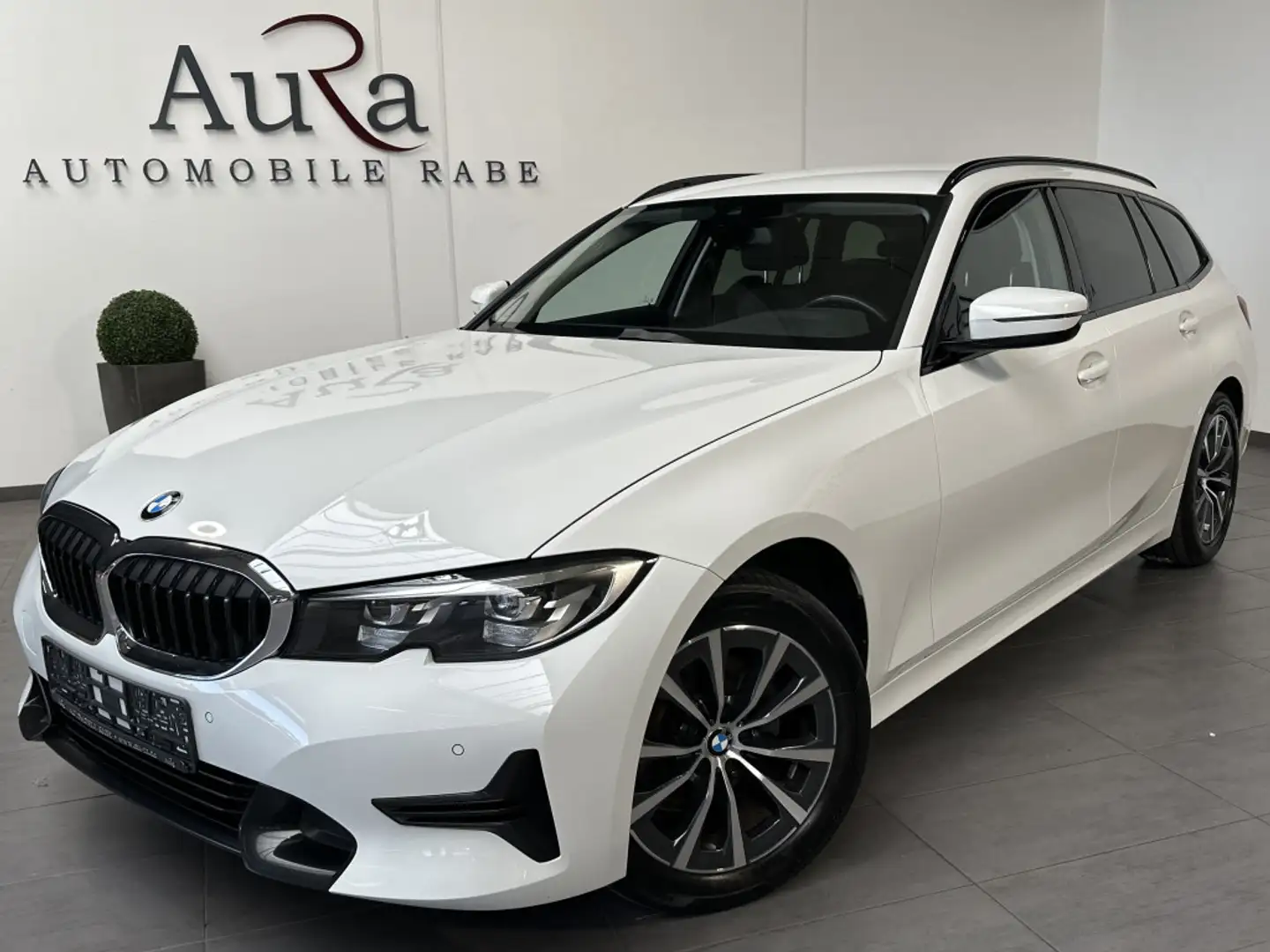 BMW 320 Touring xDrive Sport-Line NAV+LED+AHK+HIFI Wit - 1