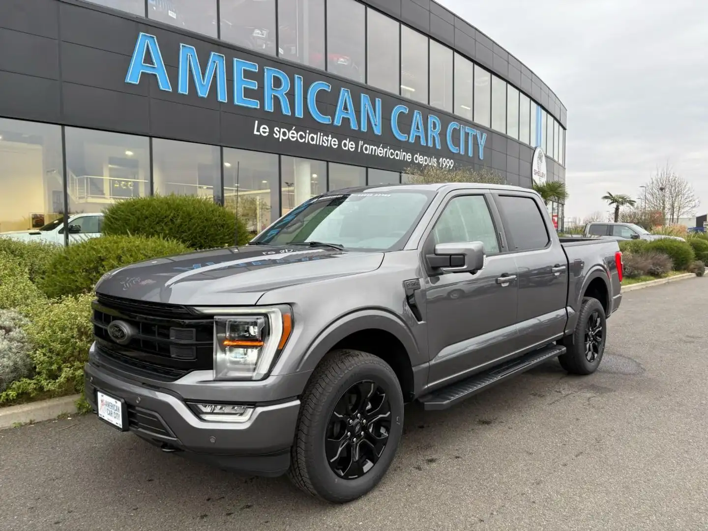 Ford F 150 Supercrew LARIAT Black Package V8 5.0L FLEXFUEL Gris - 1