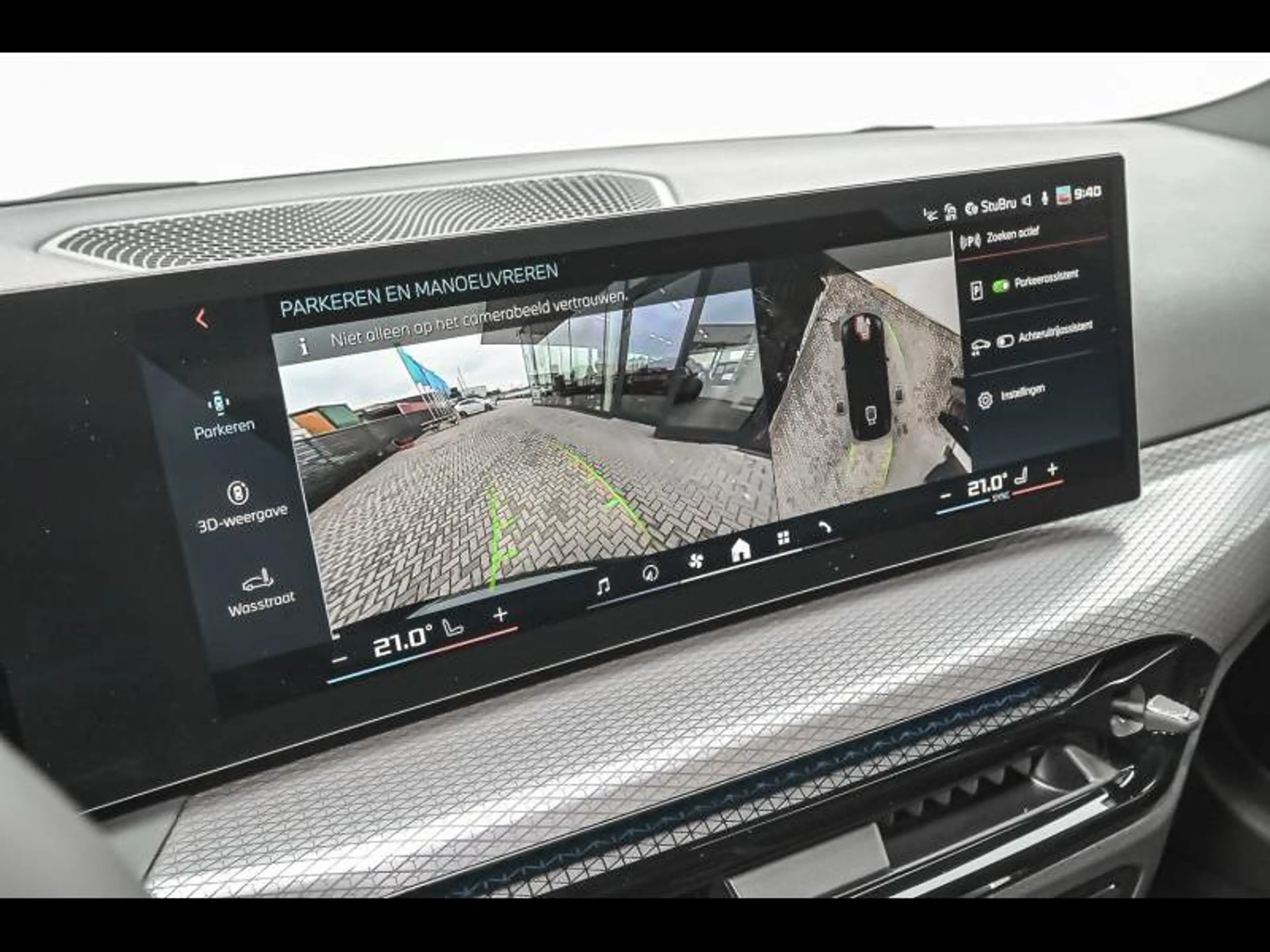 BMW i4 M60 Gran Coupé — photo 13