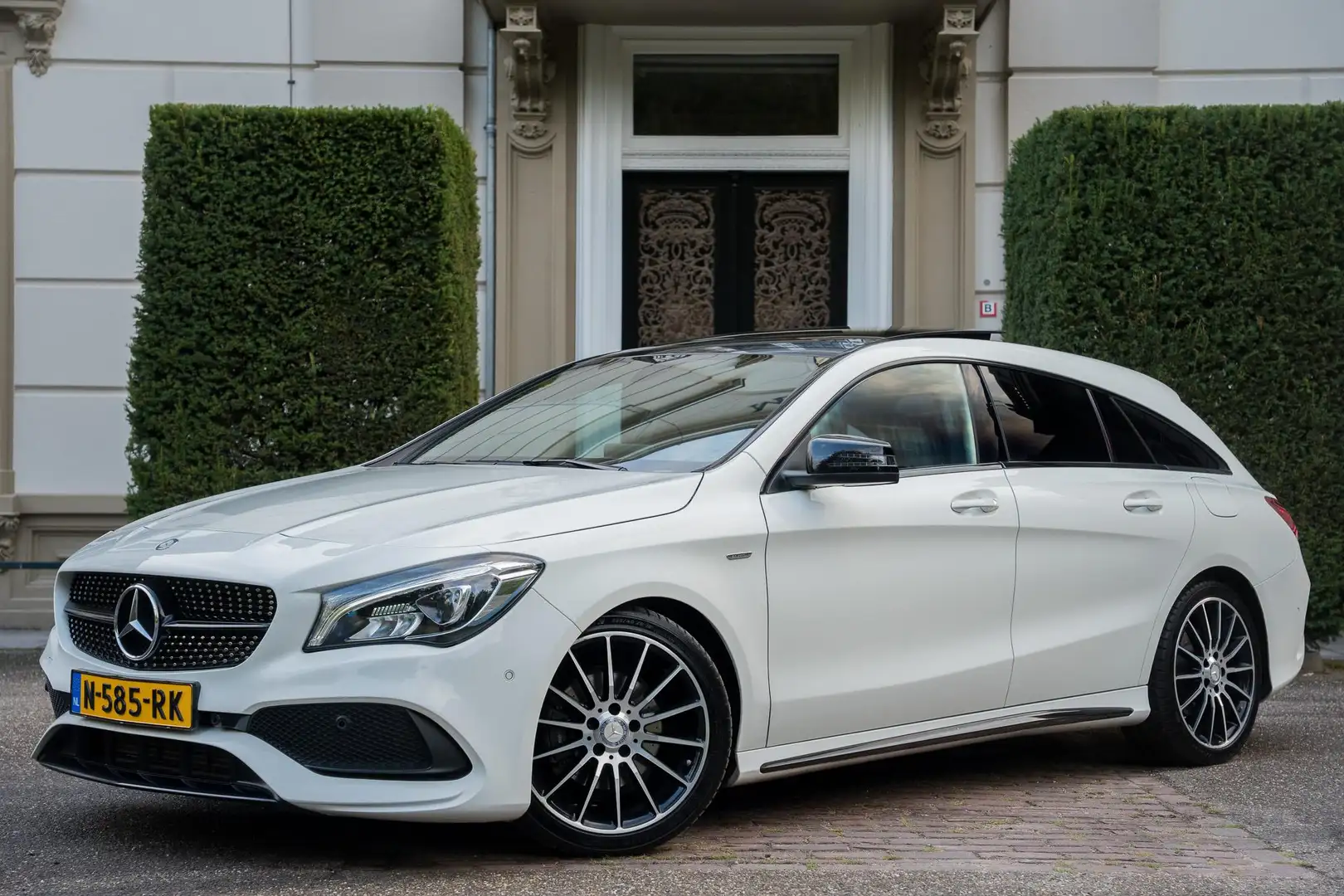 Mercedes-Benz CLA 200 Shooting Brake PANO | WHITEART EDITION | AMBIANT | Blanc - 1