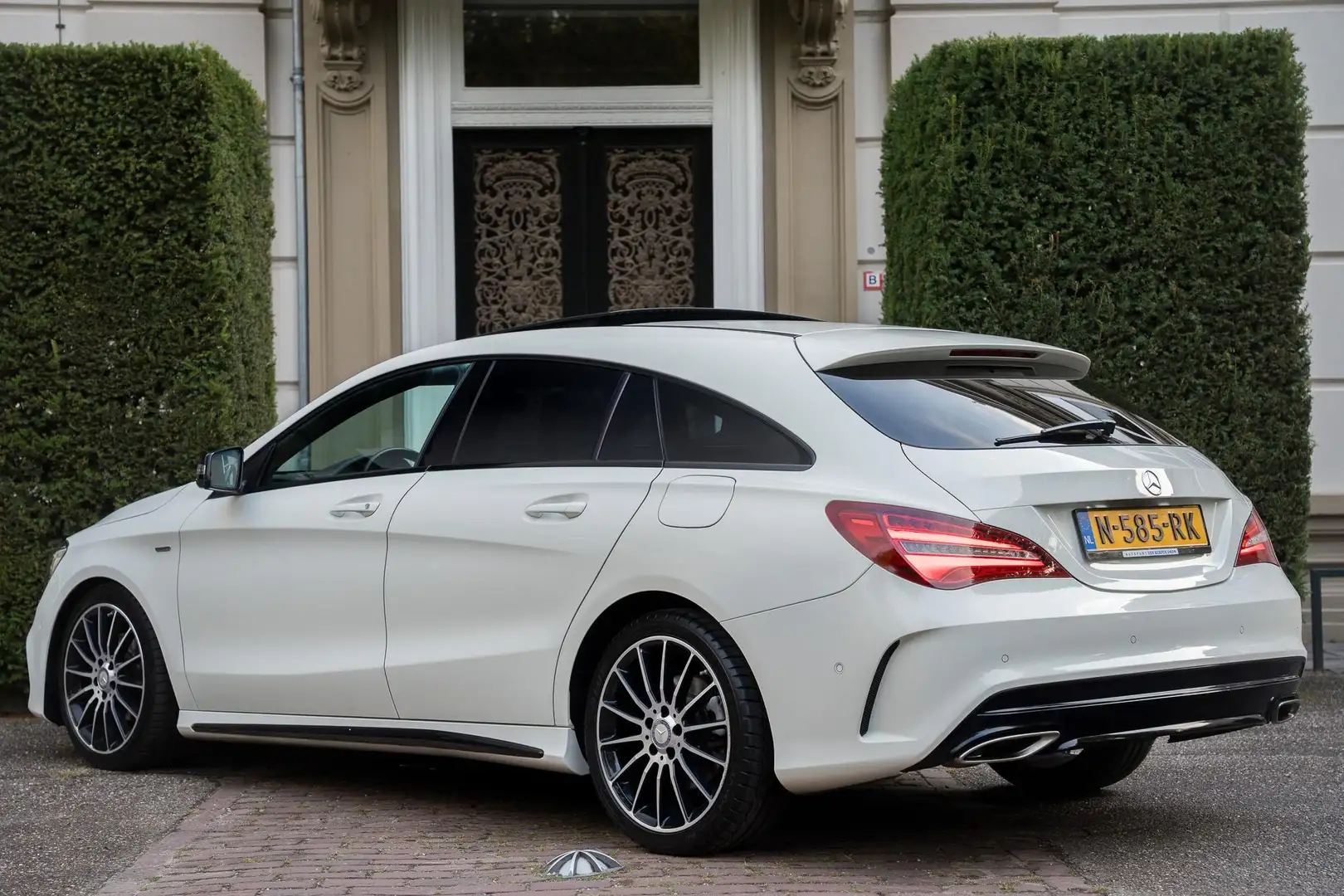 Mercedes-Benz CLA 200 Shooting Brake PANO | WHITEART EDITION | AMBIANT | Blanc - 2