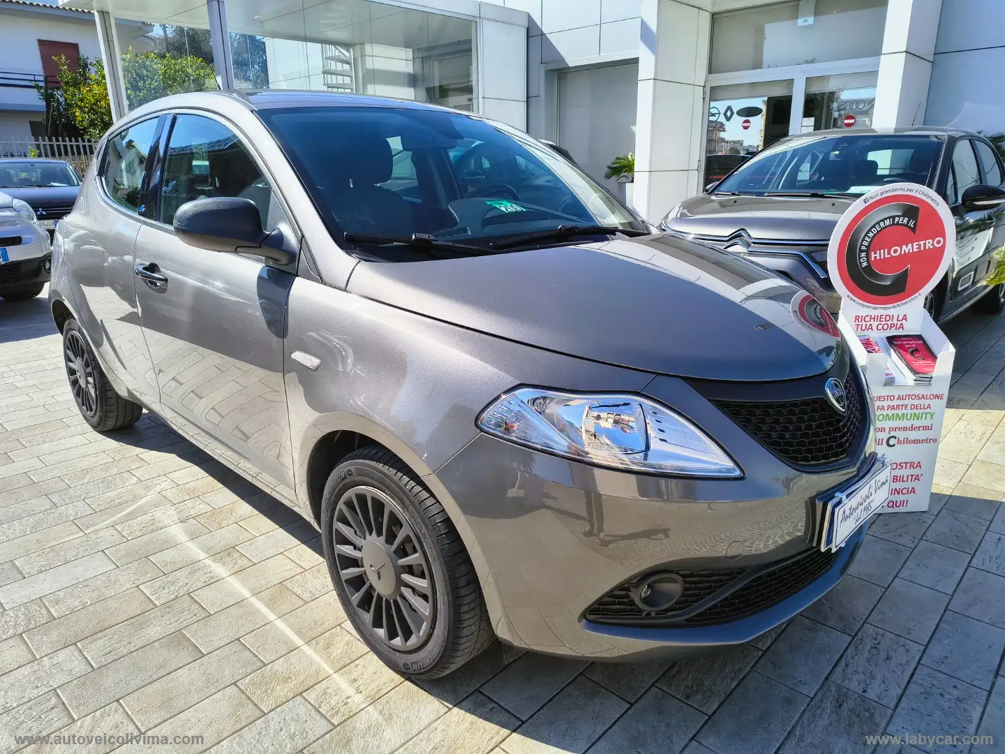 Lancia Ypsilon 1.2 69 CV 5p. GPL Ecochic Ele.Bl Grigio - 1