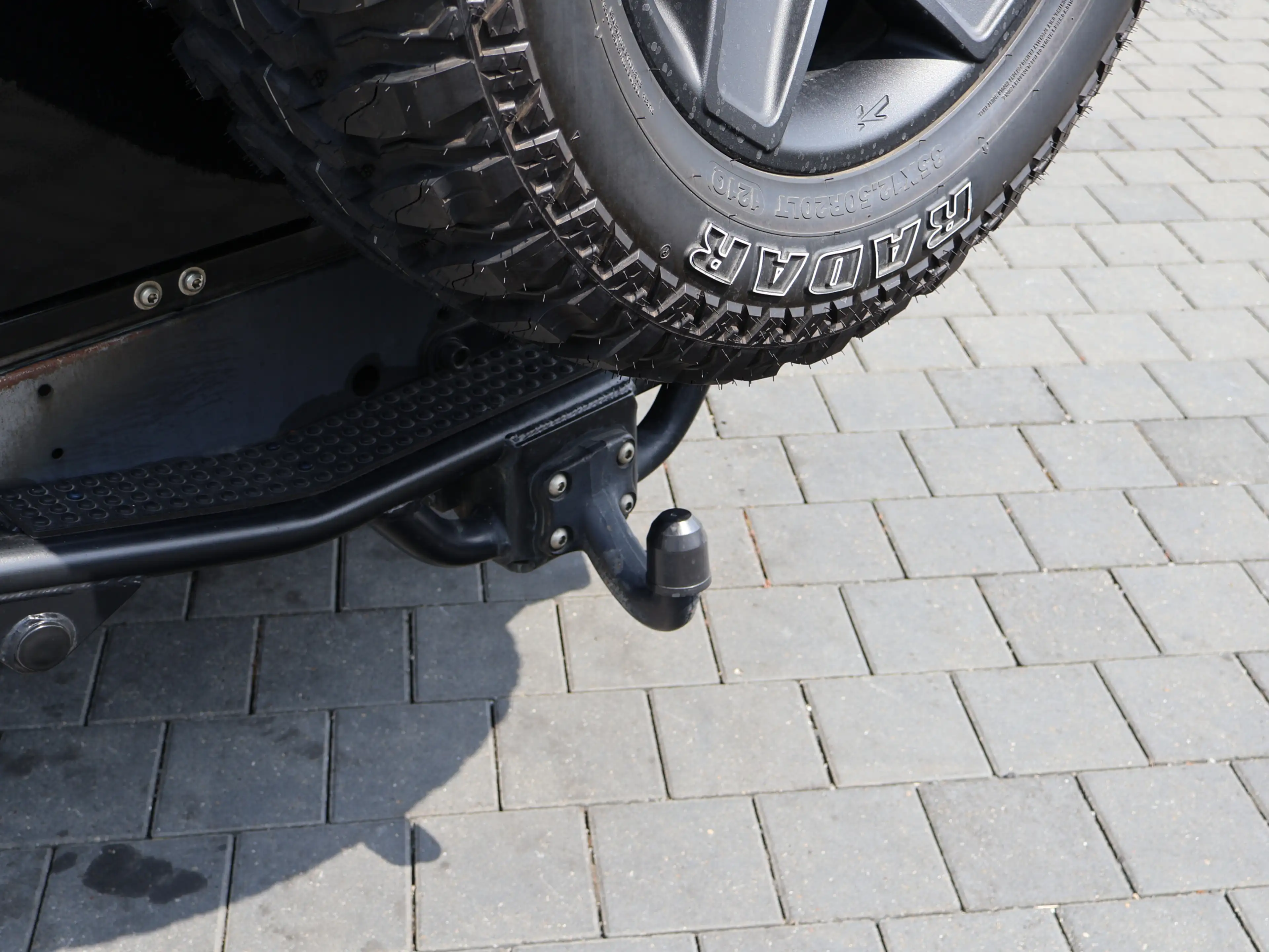 Land Rover Defender 110 HERITAGE Glasdach-LED-AHK-7 Sitzer — photo 11
