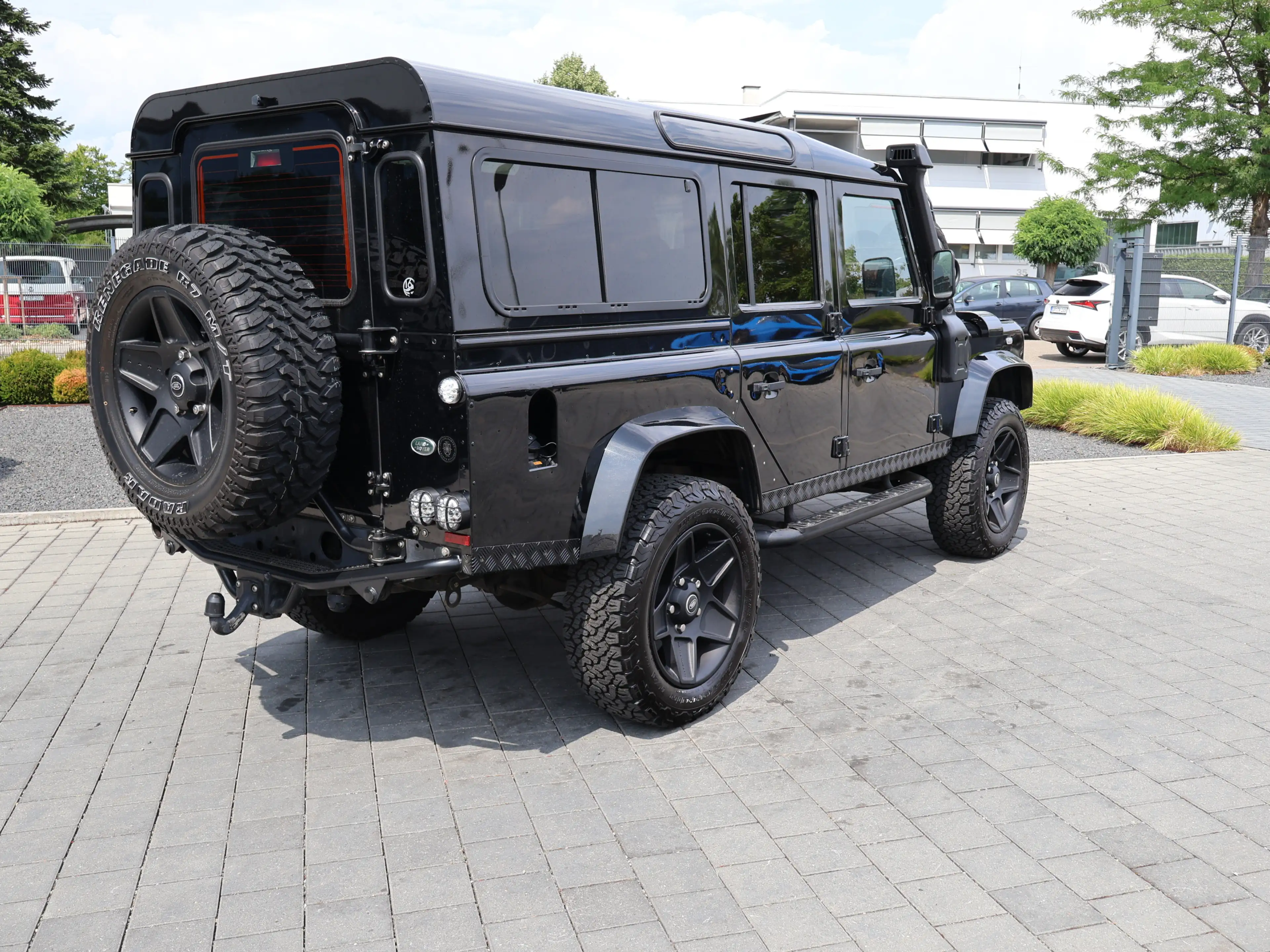 Land Rover Defender 110 HERITAGE Glasdach-LED-AHK-7 Sitzer — photo 9