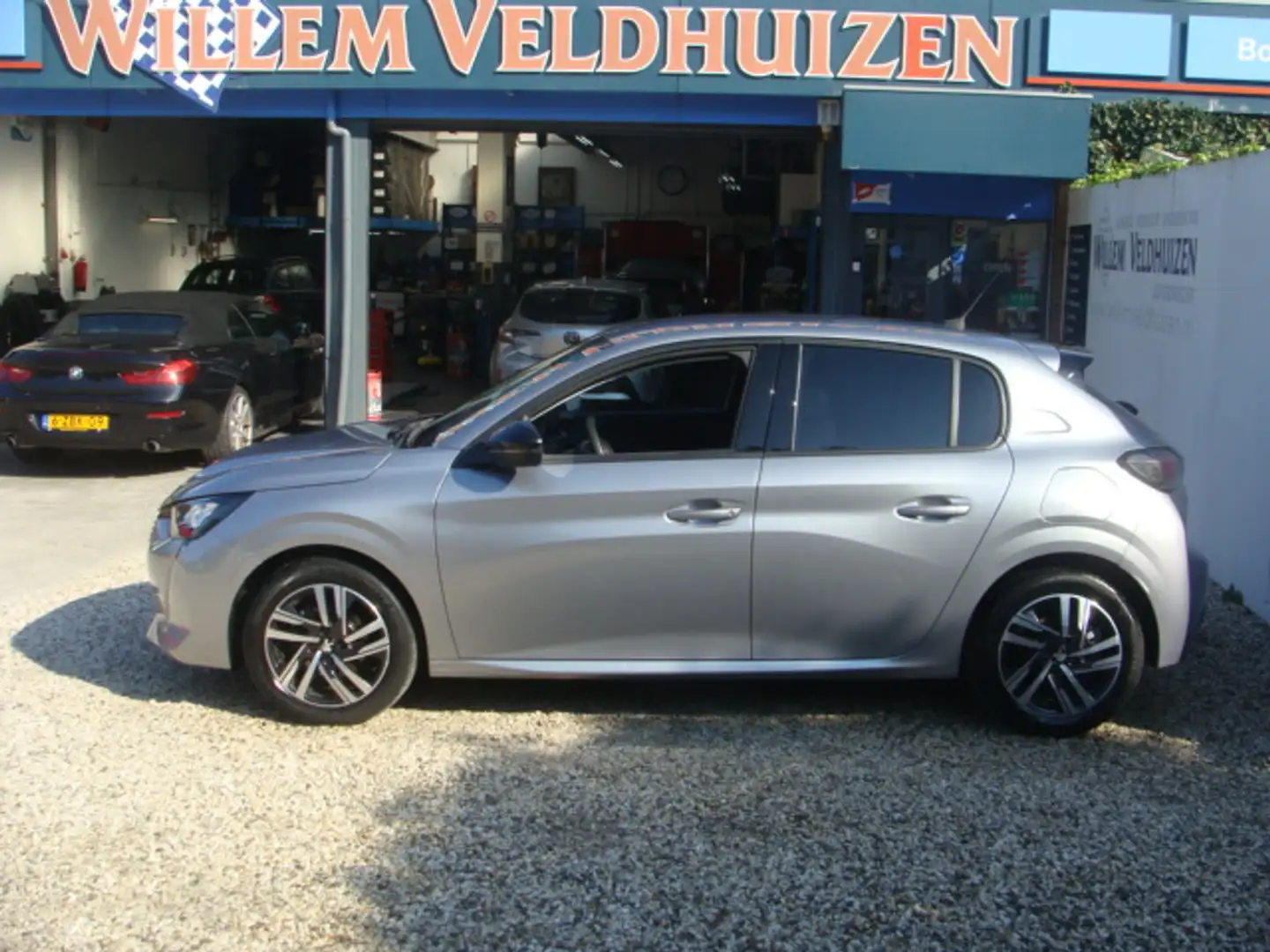 Peugeot 208 1.2 PureTech Allure Pack 3D dashboard luxe uitvoer Gris - 2