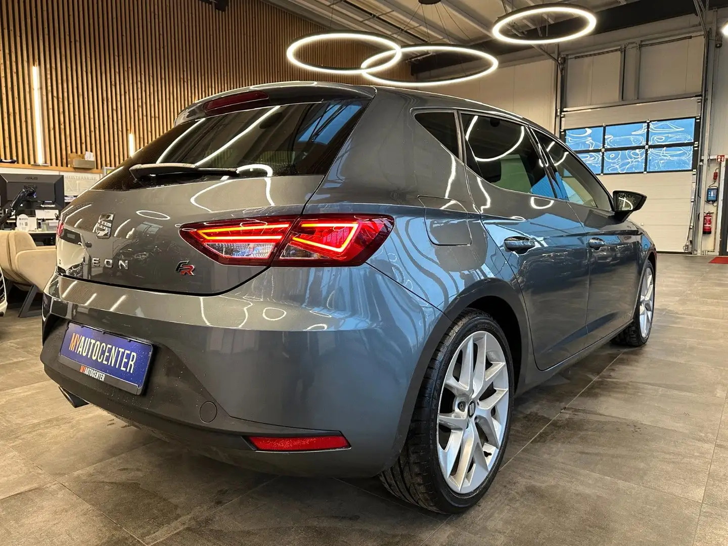 SEAT Leon FR *2. Hand*ACC*LED*Klima*Navi*Spurhalte* Grau - 2