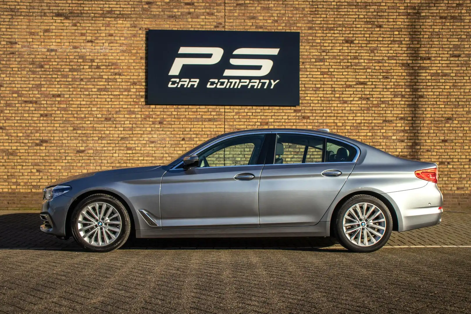 BMW 520 5-serie 520i Luxury Line, NAP, Leder, Carplay, Hea Gris - 2
