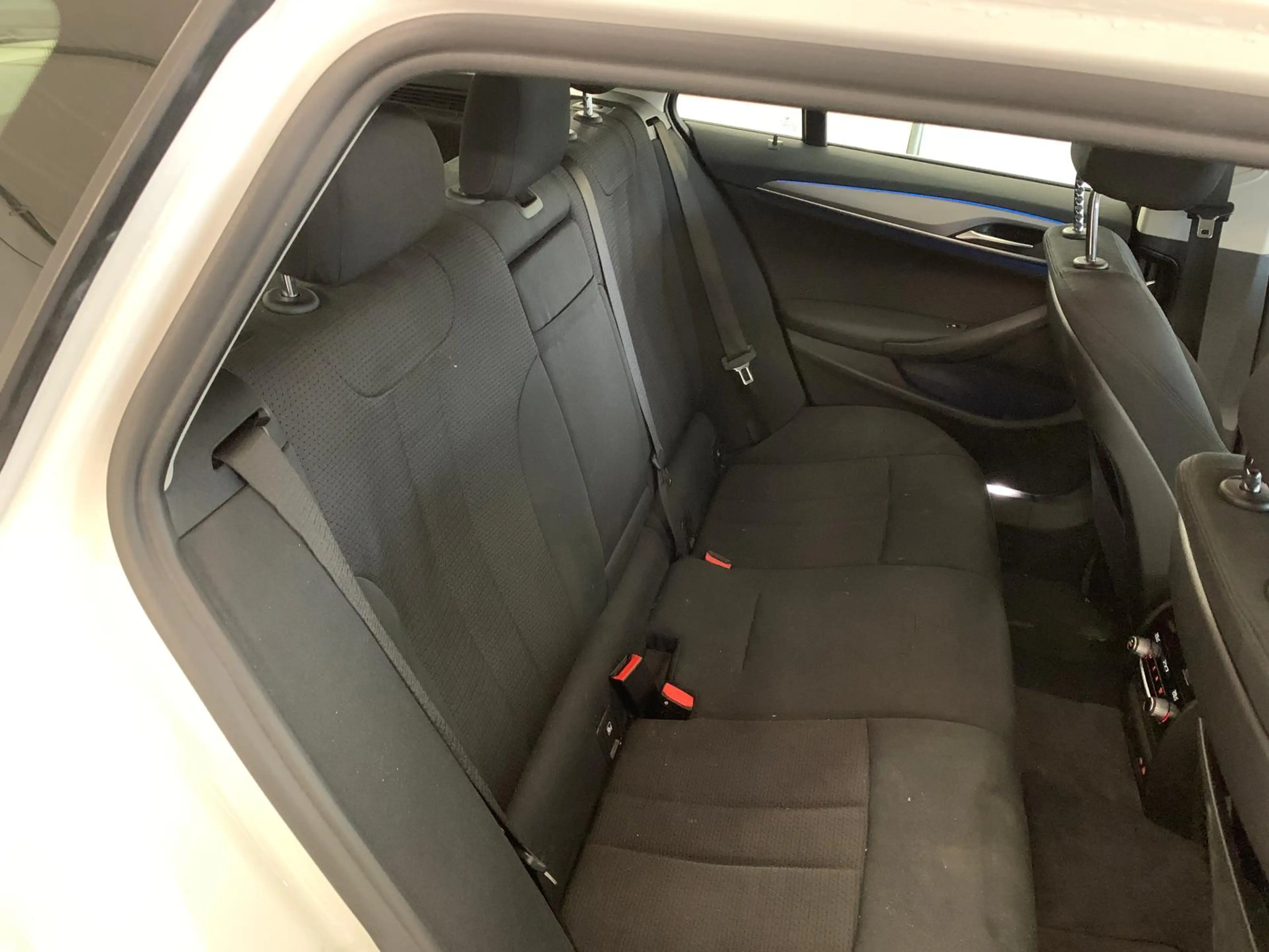 BMW 530 e Navi+ Laser 18" 360K HeadUp DrivingAssProf — photo 6