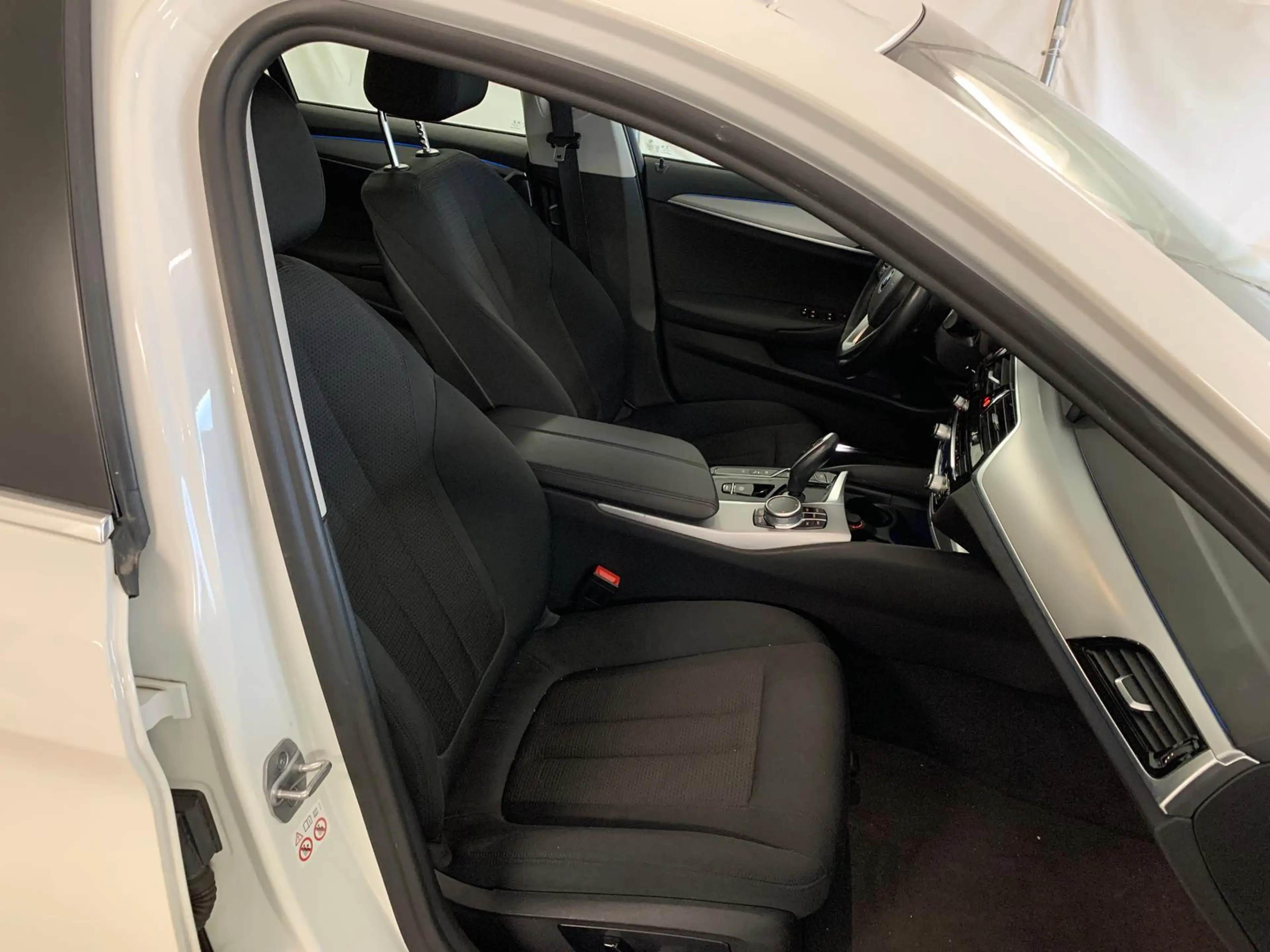 BMW 530 e Navi+ Laser 18" 360K HeadUp DrivingAssProf — photo 5