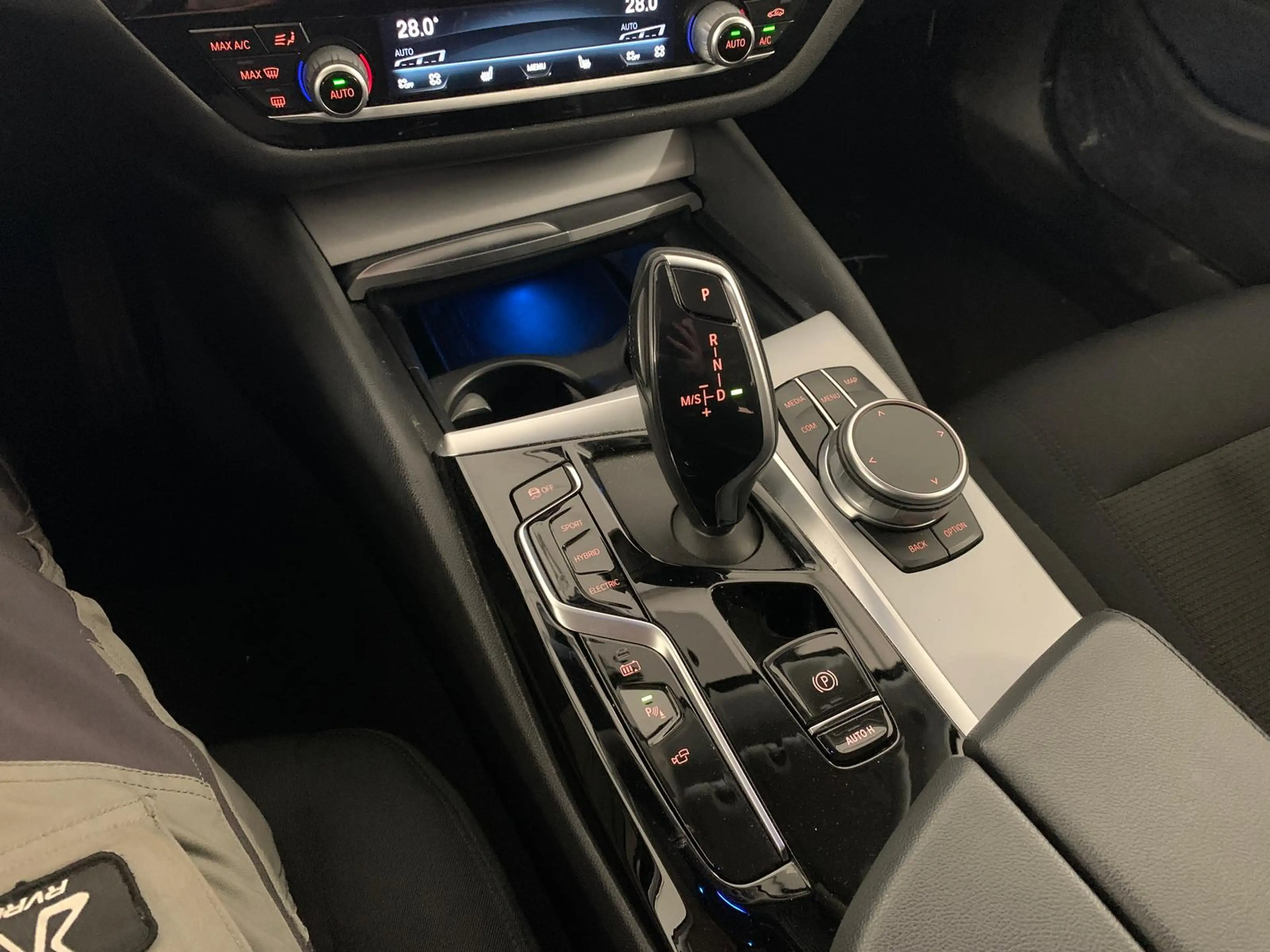 BMW 530 e Navi+ Laser 18" 360K HeadUp DrivingAssProf — photo 15