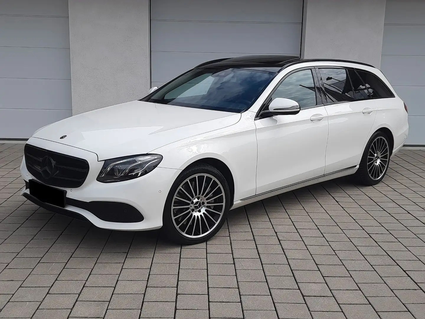 Mercedes-Benz E 350 d T 4-Matic/LED/Kam/SchiebeD/Widescreen/AhK Weiß - 2