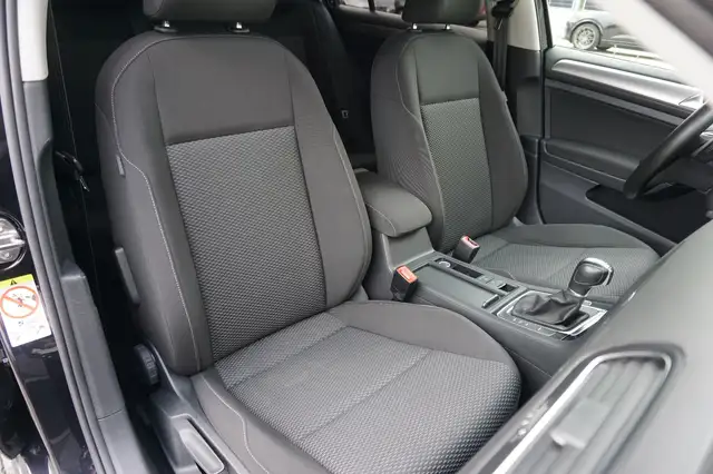 Volkswagen Golf view 12