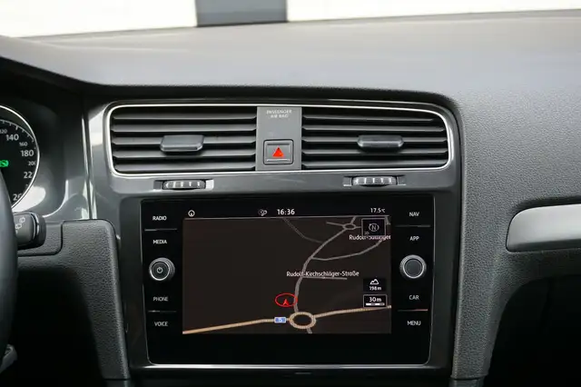 Volkswagen Golf view 14