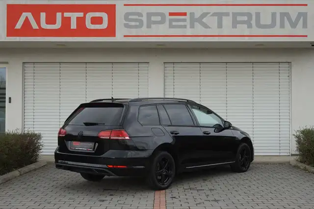 Volkswagen Golf view 5