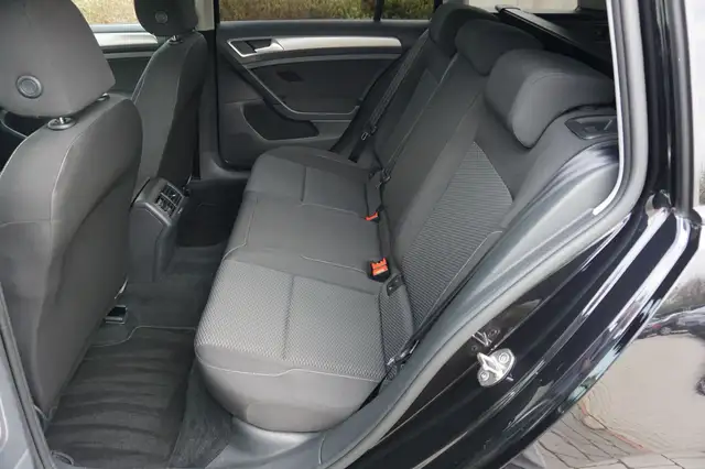 Volkswagen Golf view 11