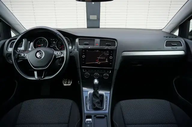 Volkswagen Golf view 13