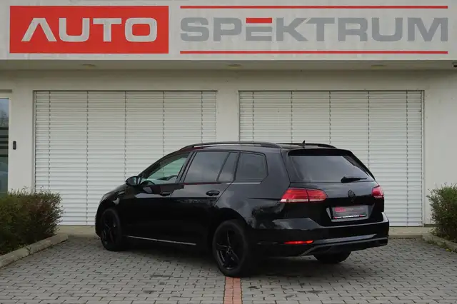 Volkswagen Golf view 3