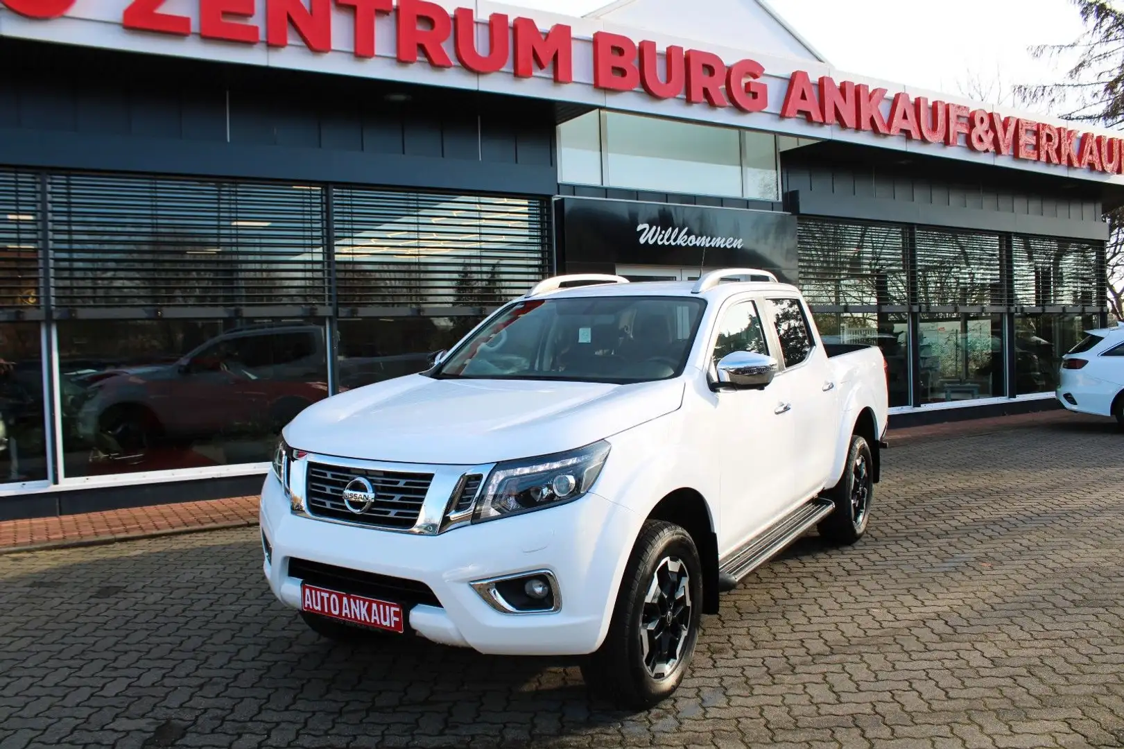 Nissan Navara NP300  Double Cab 4x4 Autom.Navi Kamera Blanc - 2
