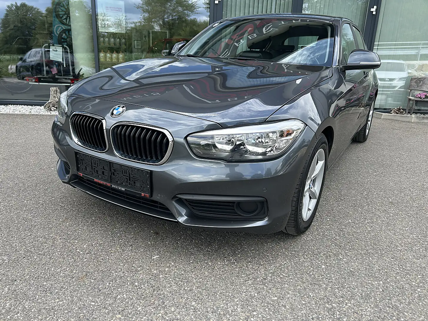 BMW 116 i Grau - 2