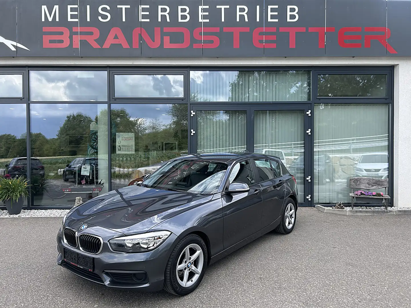 BMW 116 i Grau - 1