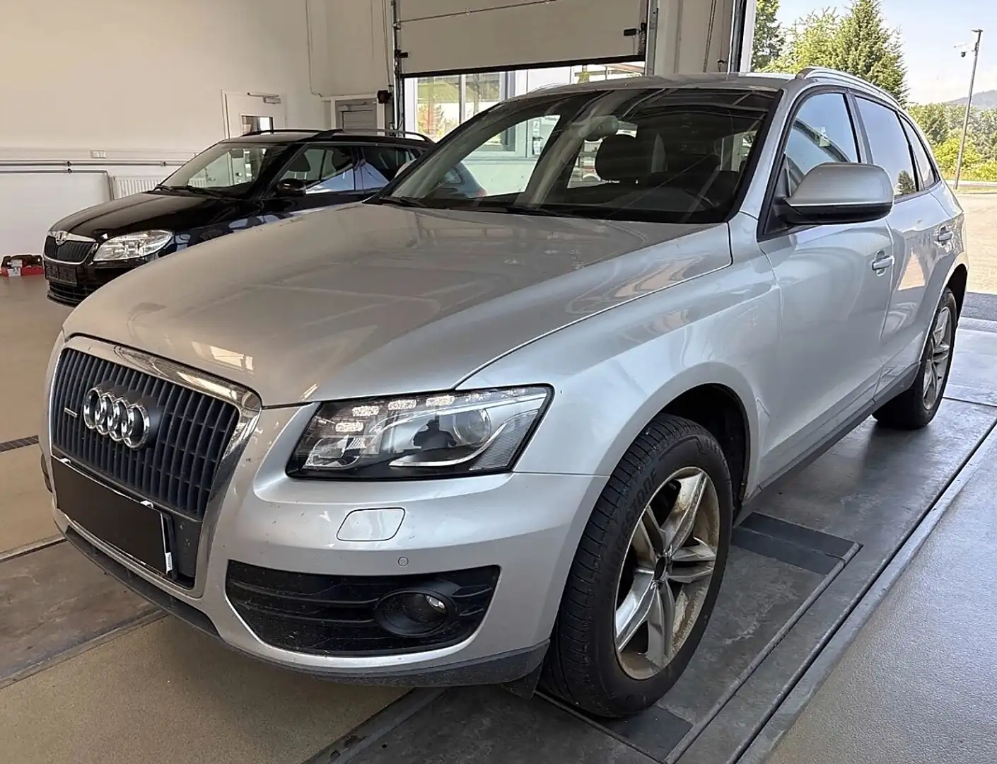 Audi Q5 2,0 TFSI quattro Silber - 2