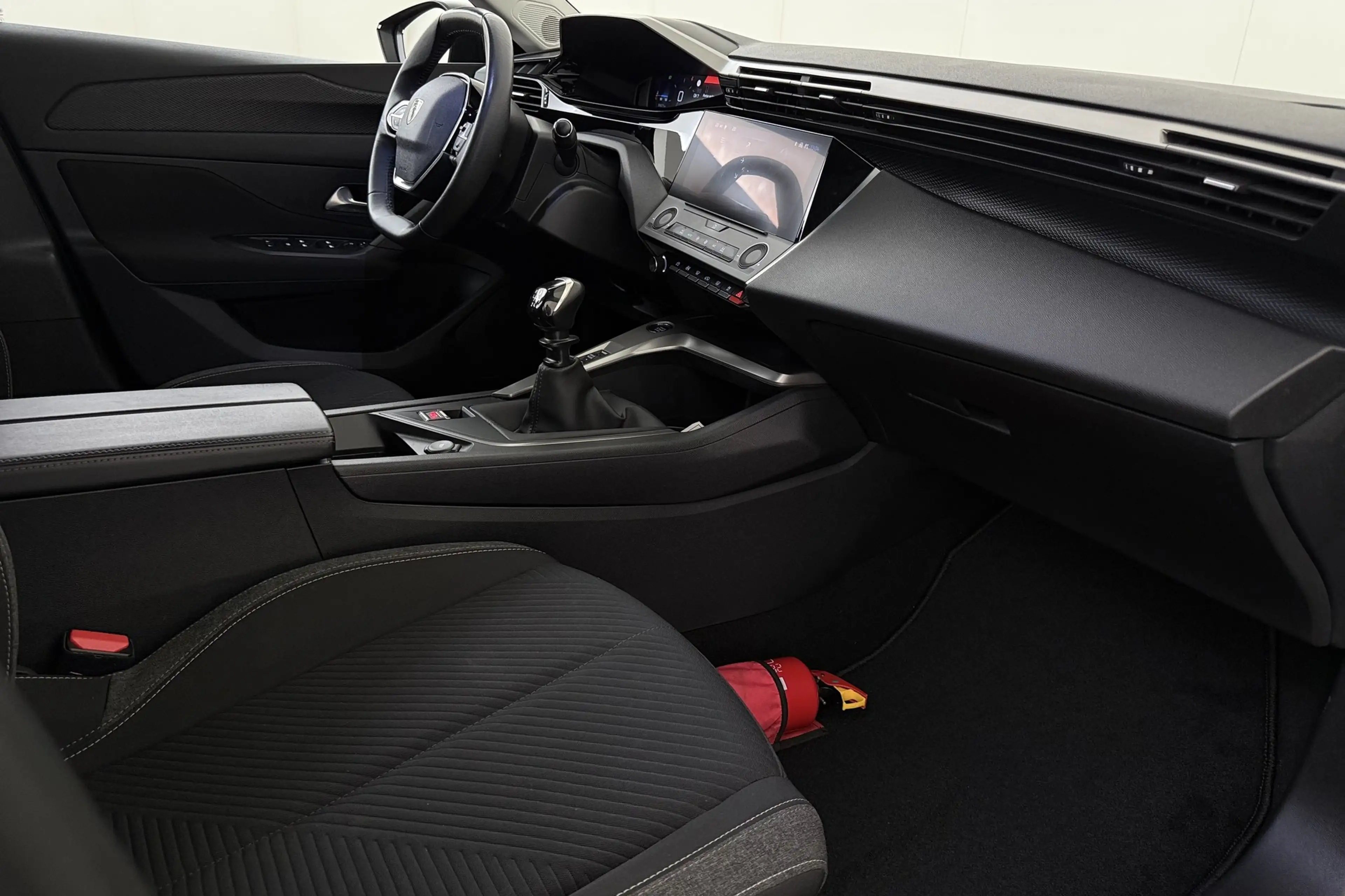 Peugeot 308 SW 1.2i  + GPS + CARPLAY + PDC + CRUISE + ALU 16 — photo 11