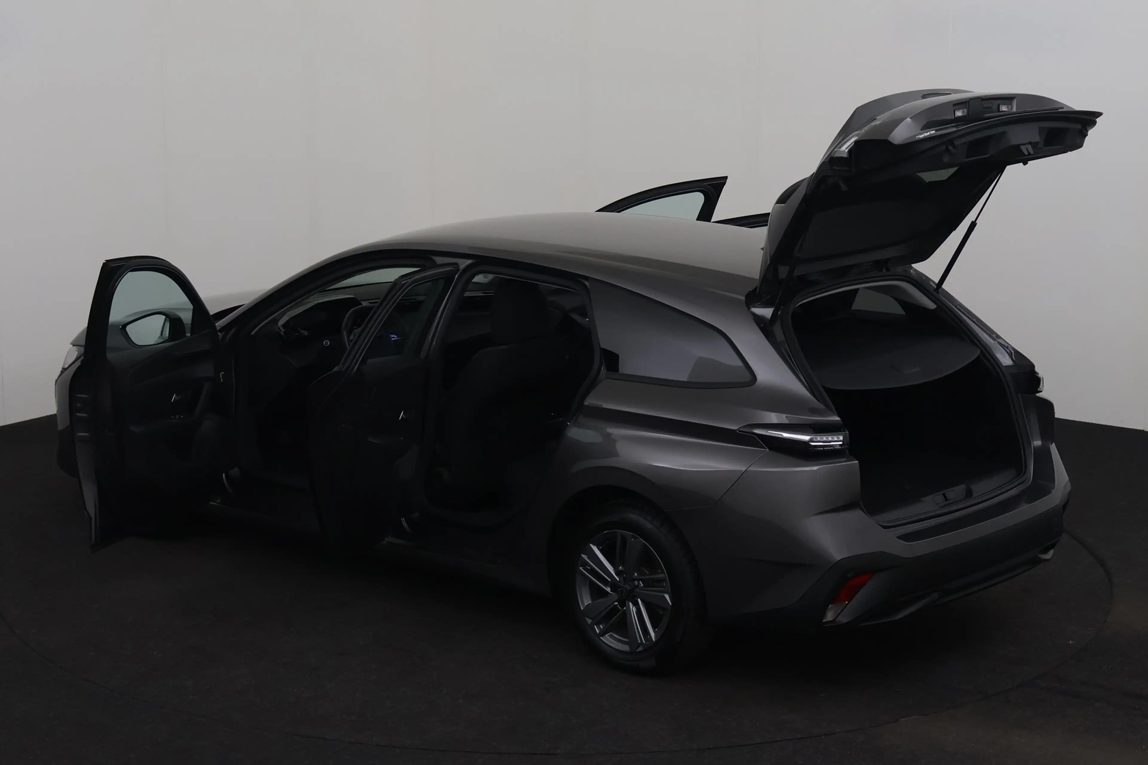 Peugeot 308 SW 1.2i  + GPS + CARPLAY + PDC + CRUISE + ALU 16 — photo 8