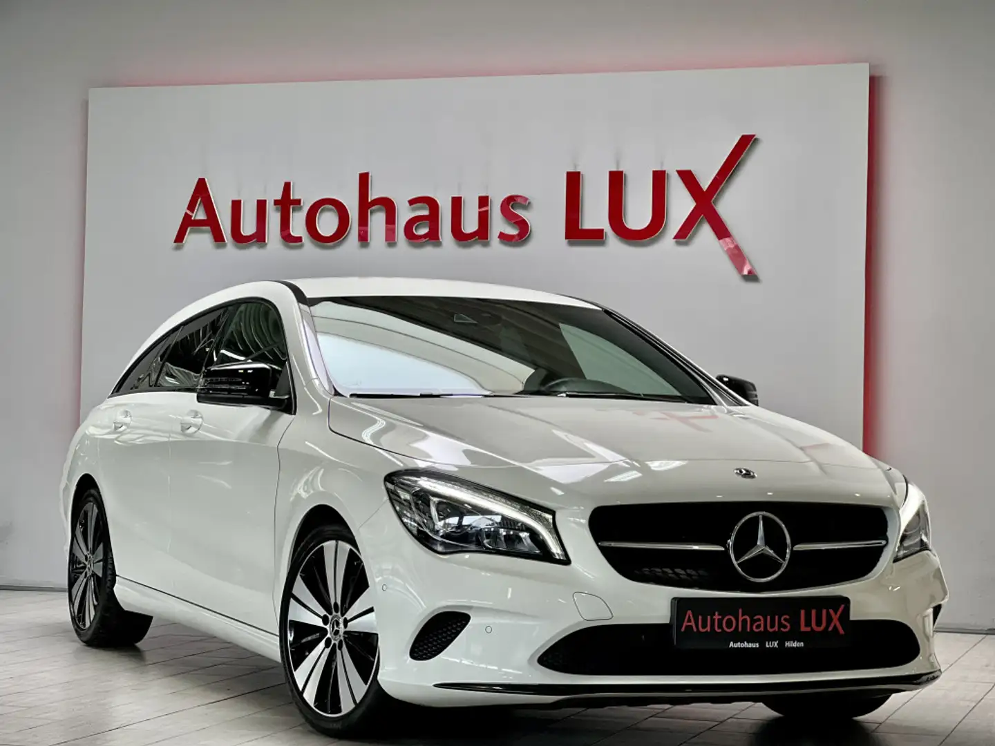 Mercedes-Benz CLA 180 AMBIENTE NAVI TOTW*KEYLESS NIGHT R-KAMERA Weiß - 1