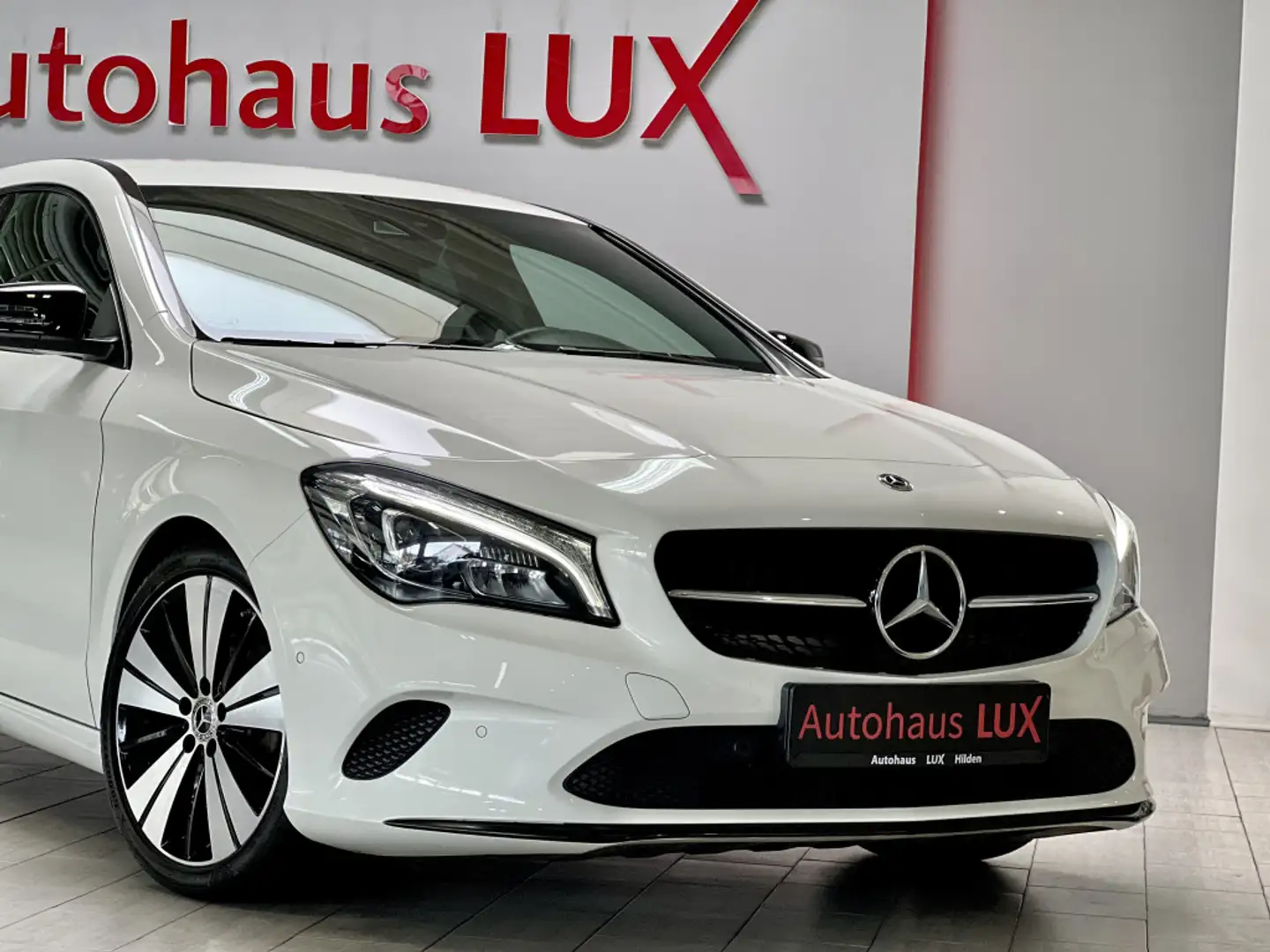 Mercedes-Benz CLA 180 AMBIENTE NAVI TOTW*KEYLESS NIGHT R-KAMERA Weiß - 2