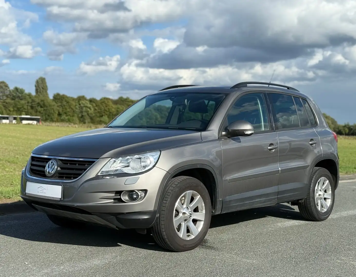 Volkswagen Tiguan 2.0 TDI 4Motion Allrad / TÜV NEU / AHK Grau - 1