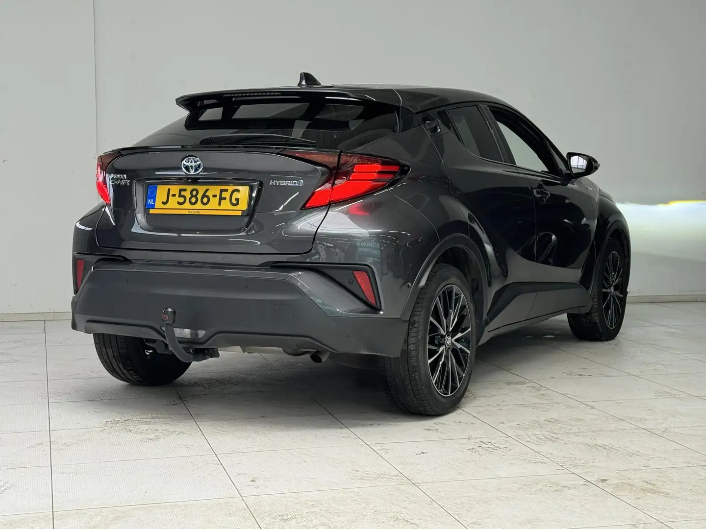 Toyota C-HR 1.8 Hybrid Executive | Navigatie | Cruise Control Gris - 2