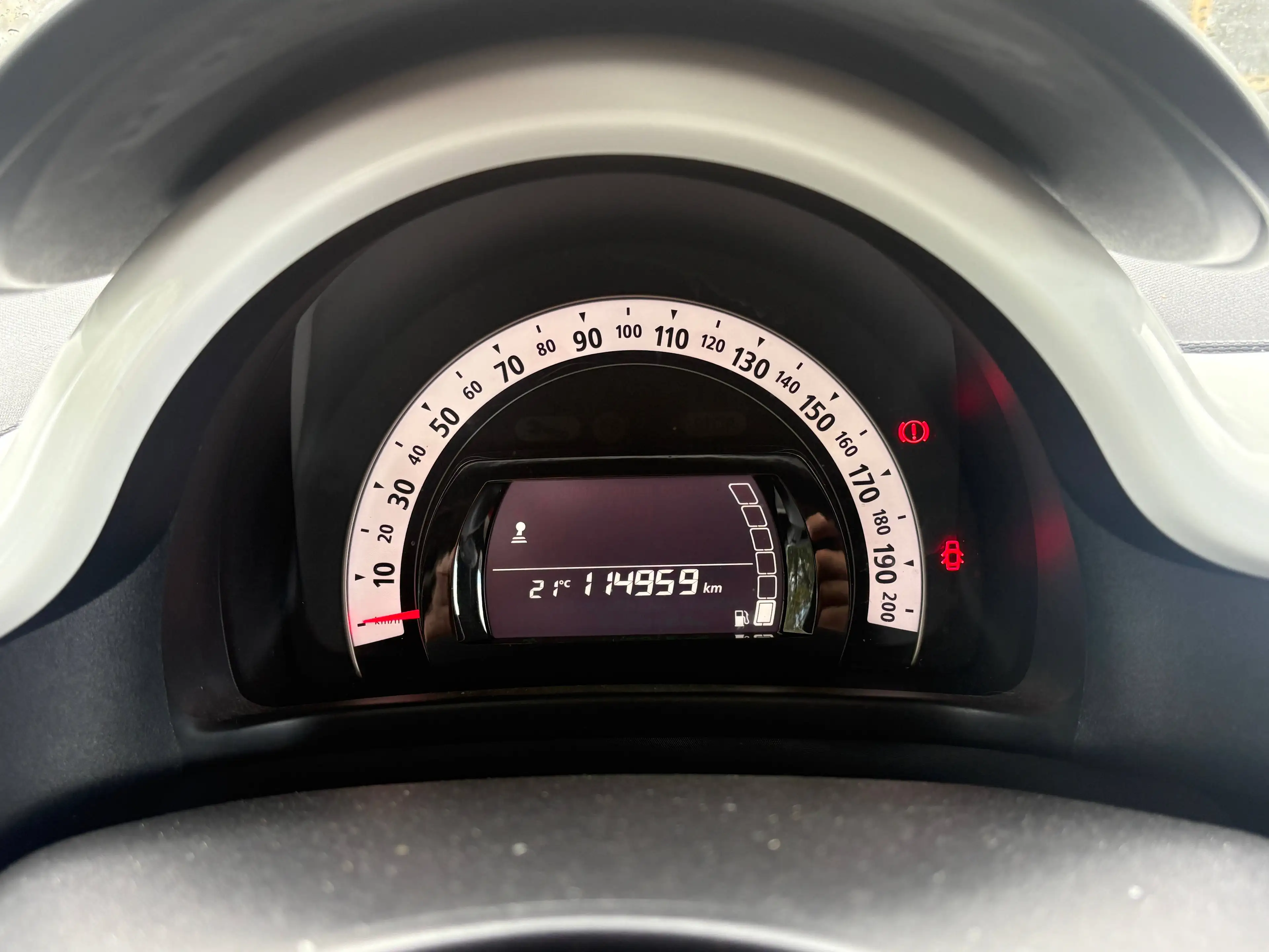 Renault Twingo Twingo 1.0i SCe La Parisienne S — photo 10