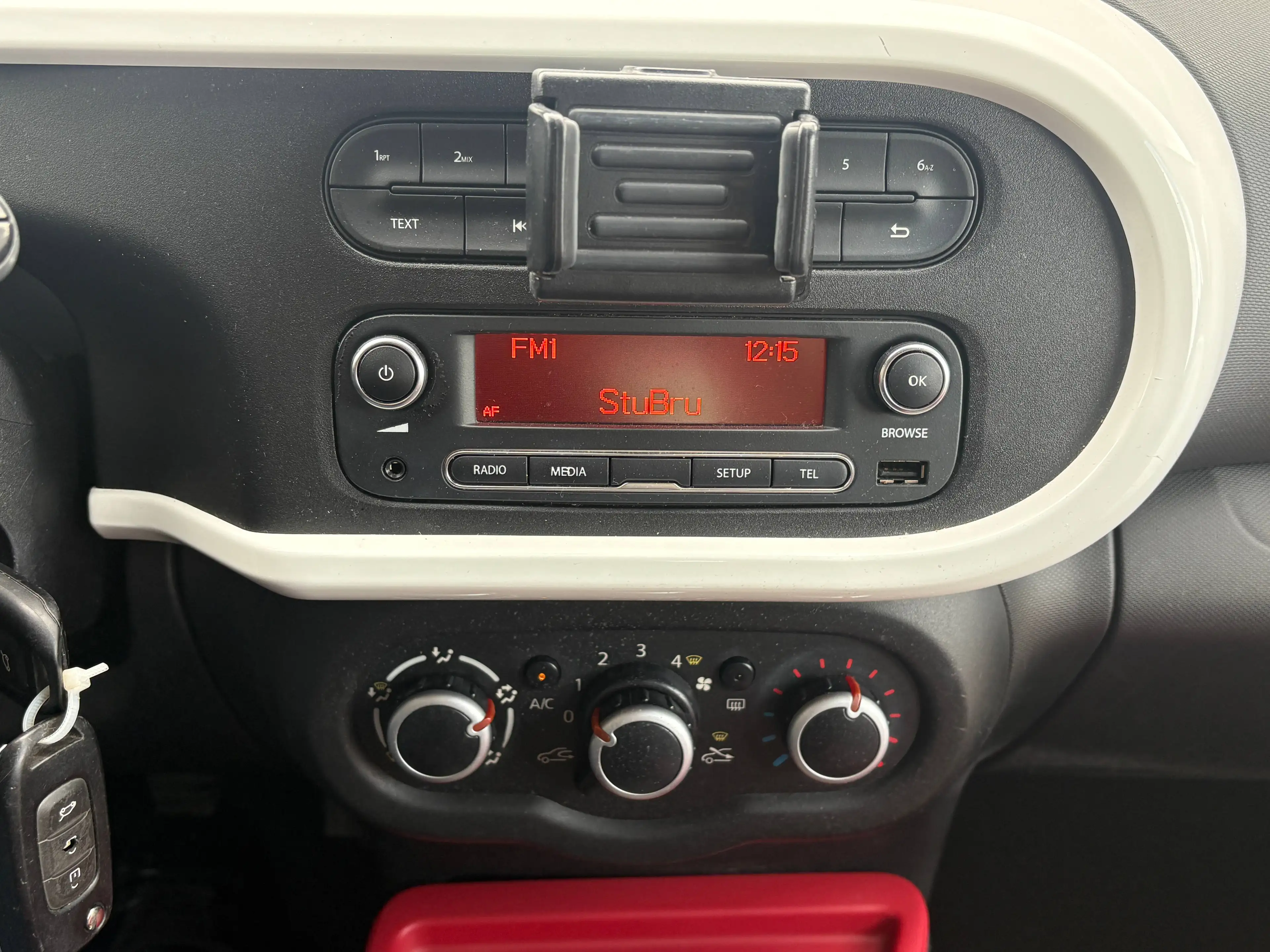 Renault Twingo Twingo 1.0i SCe La Parisienne S — photo 9