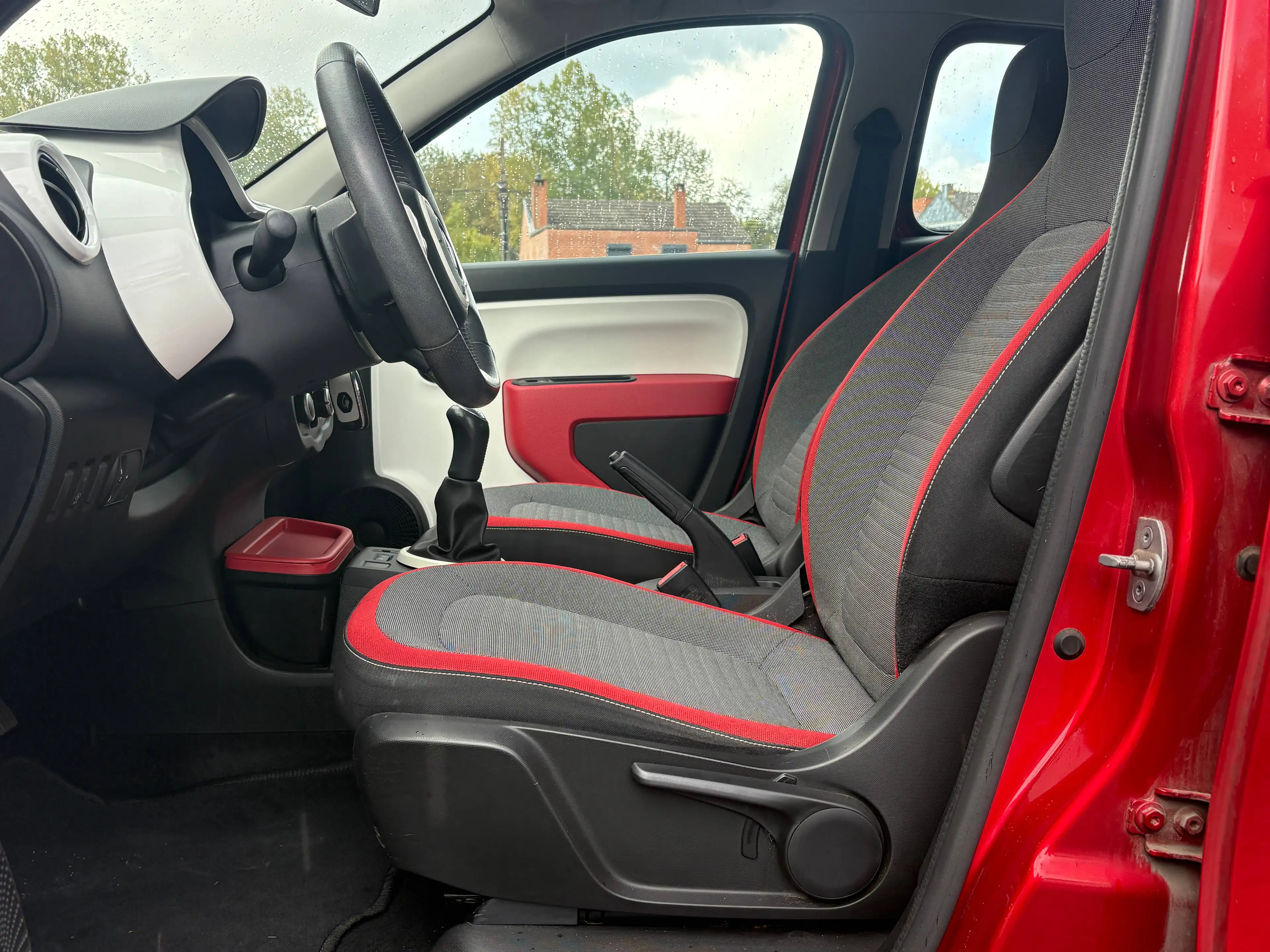 Renault Twingo Twingo 1.0i SCe La Parisienne S — photo 14