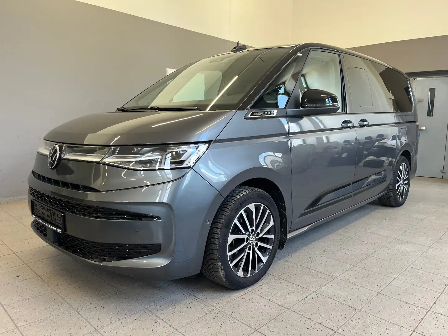 Volkswagen T7 Multivan 2.0 TDI Edition lang DSG LED*Navi*AHK Grau - 2