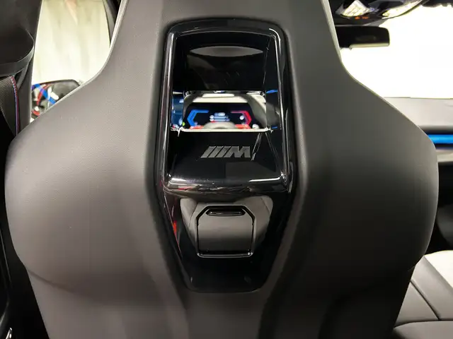 BMW M5 view 22