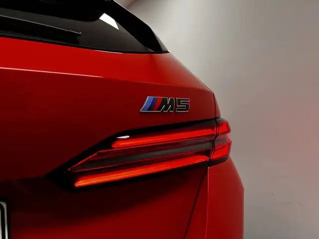 BMW M5 view 16