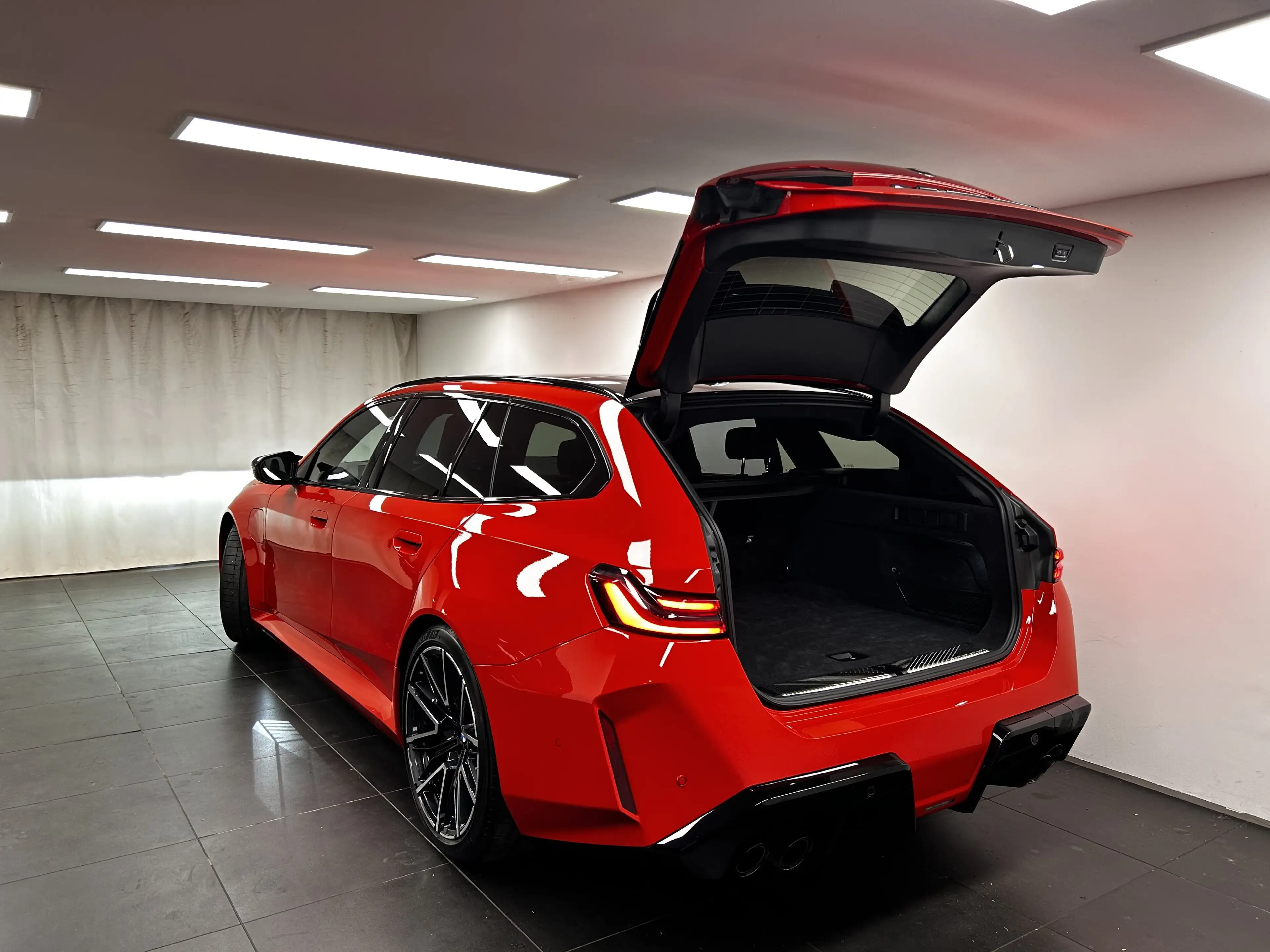 BMW M5 Touring — photo 14