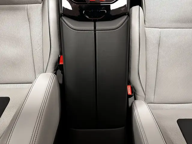 BMW M5 view 24